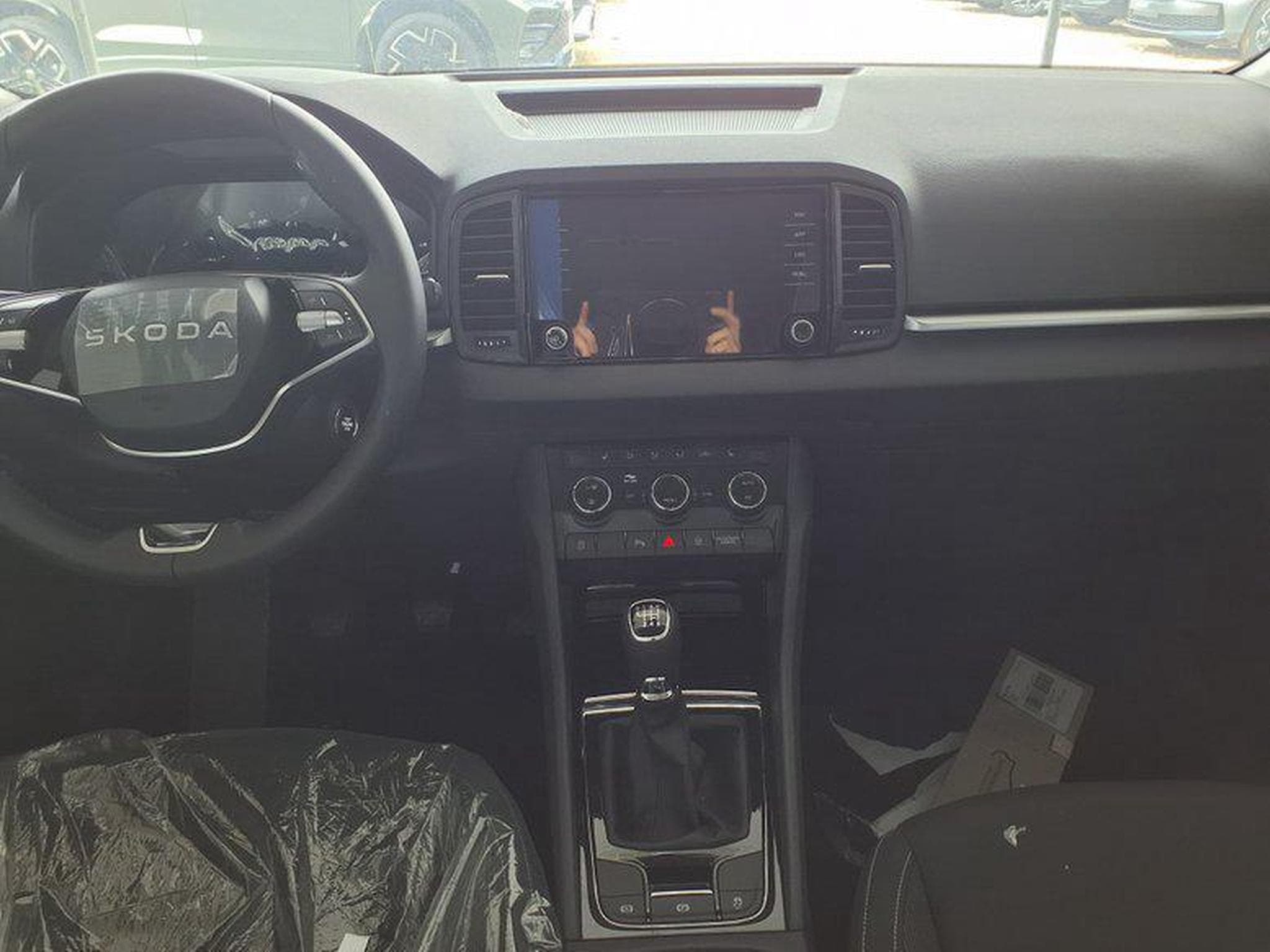 Skoda Karoq Selection 1.0 TSI 6-Gang (2026) - Foto 7
