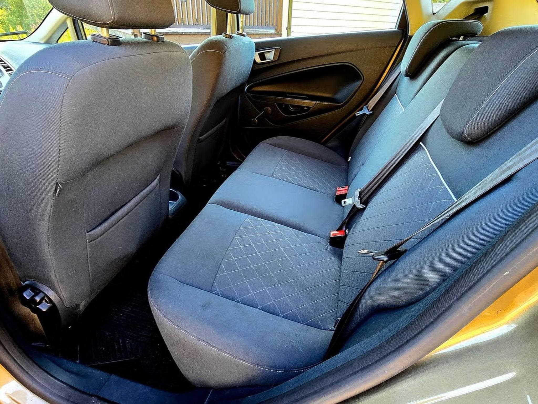 Ford Fiesta 1.2 TDCI Titanium (2011) - Photo 2