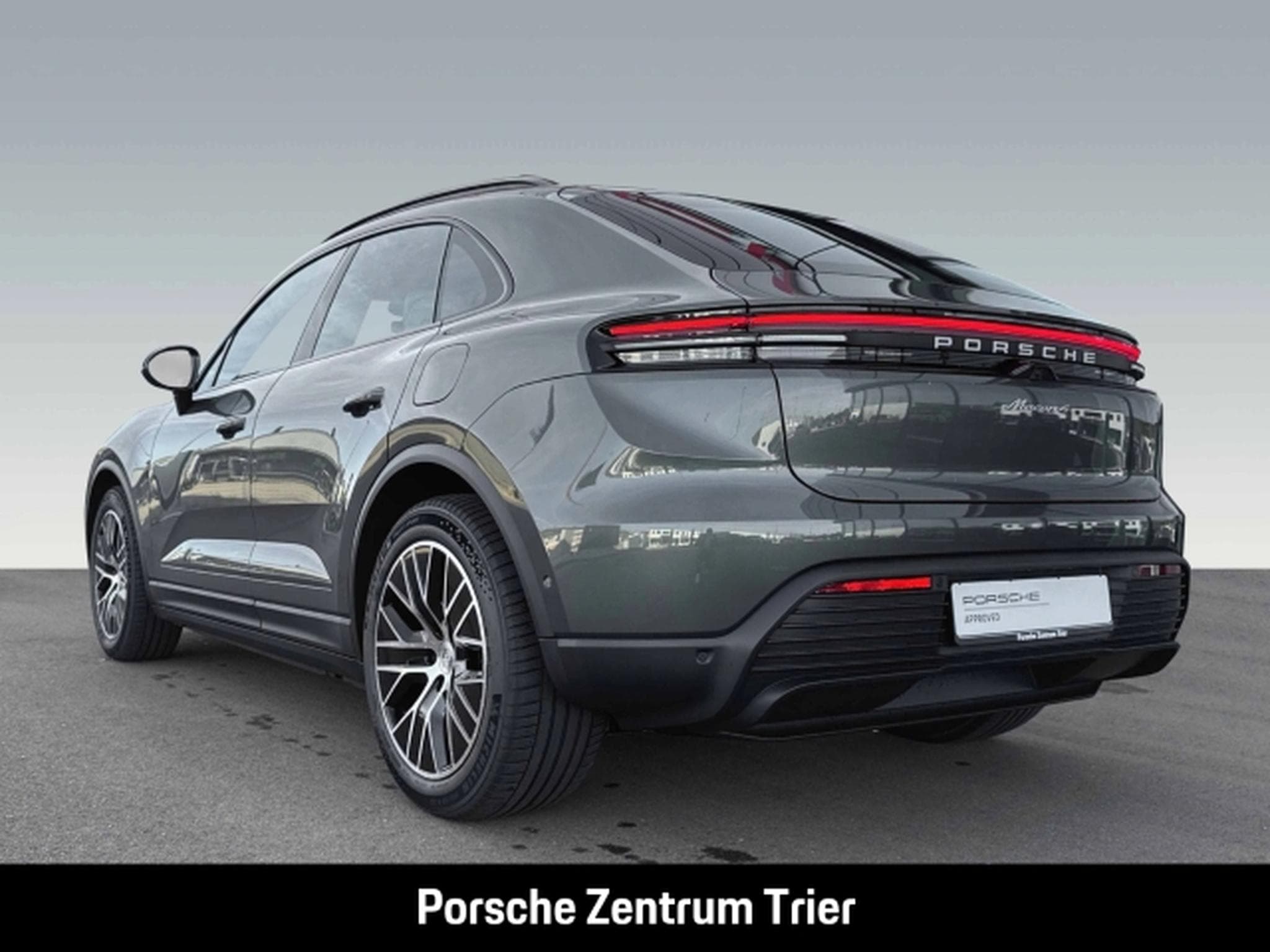Porsche Macan 4 (2026) - Photo 3