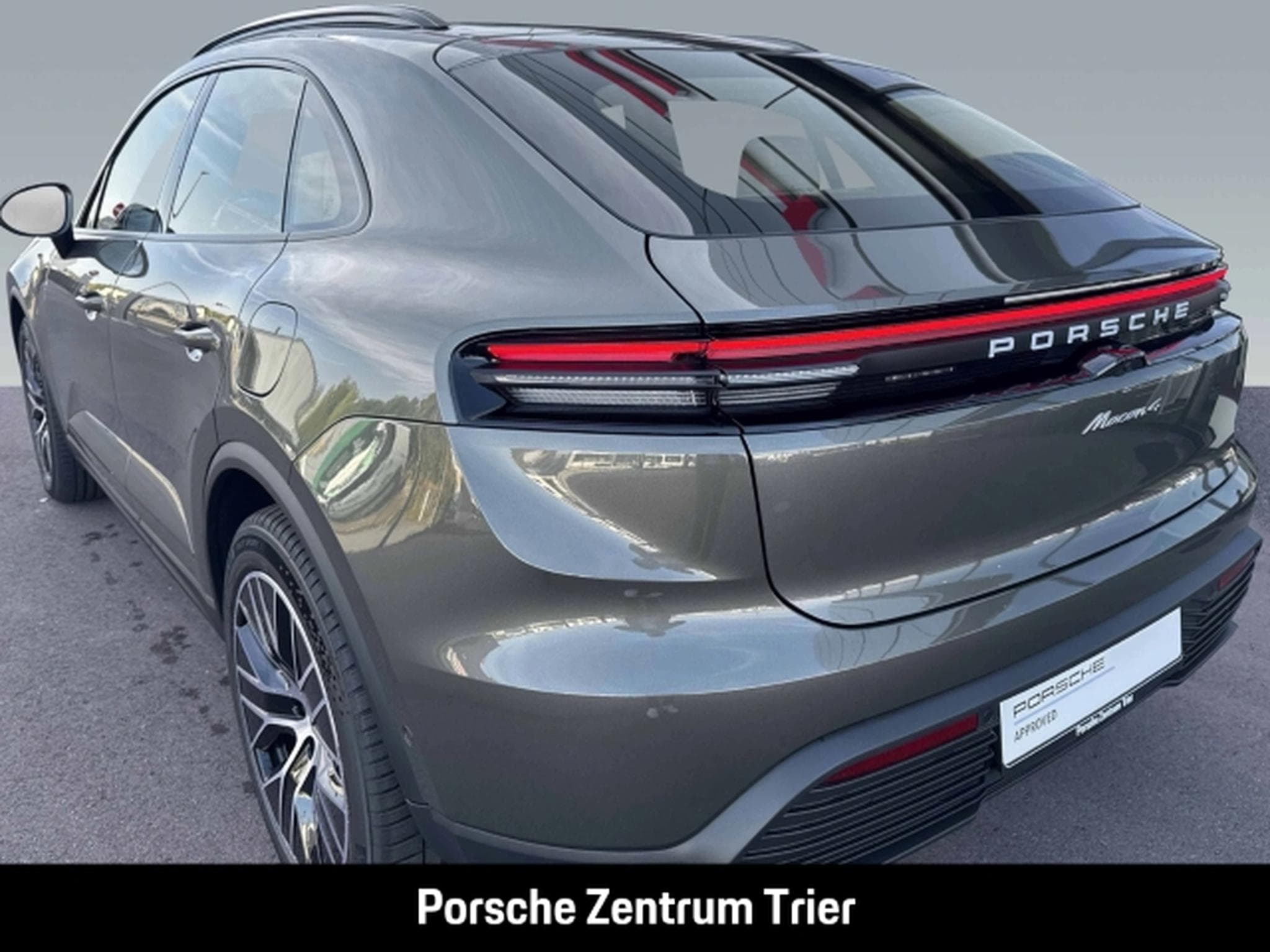 Porsche Macan 4 (2026) - Photo 10