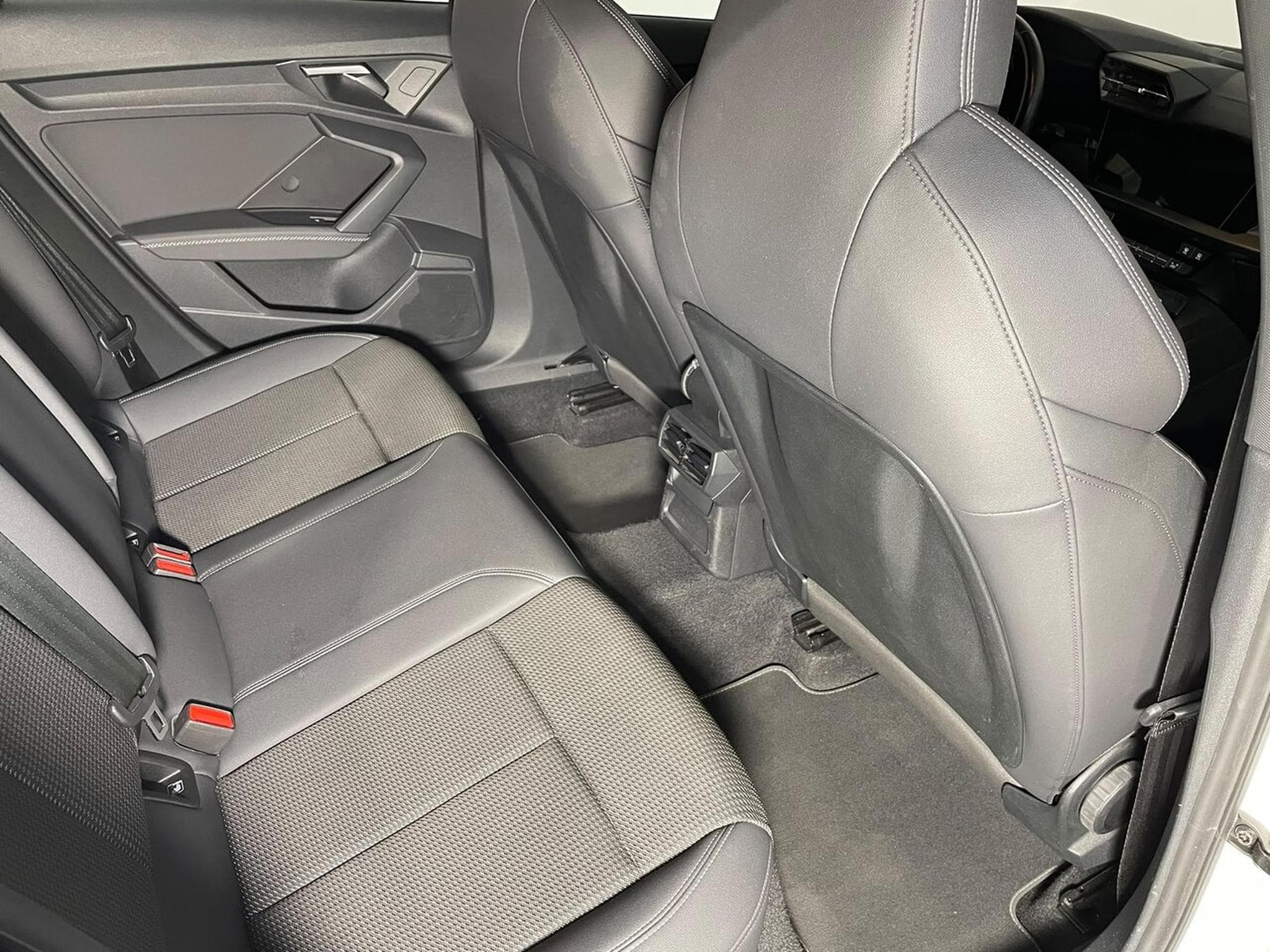 Audi A3 SPORTBACK 35 TDI 150 S-TRONIC S-LINE GPS (2022) - Photo 11