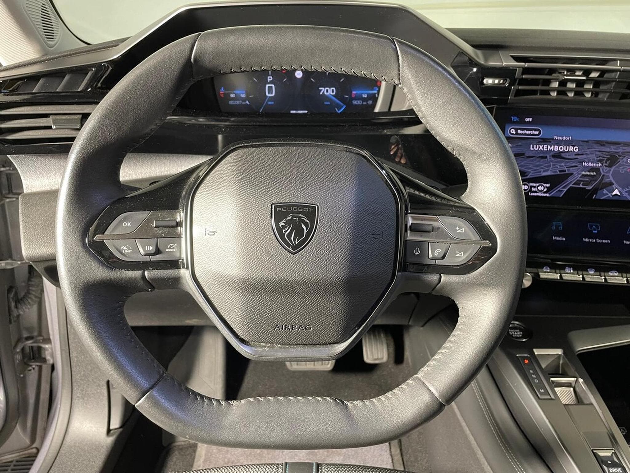 Peugeot 308 1.5 BlueHDI 130 EAT8 ALLURE GPS CARPLAY (2022) - Photo 8