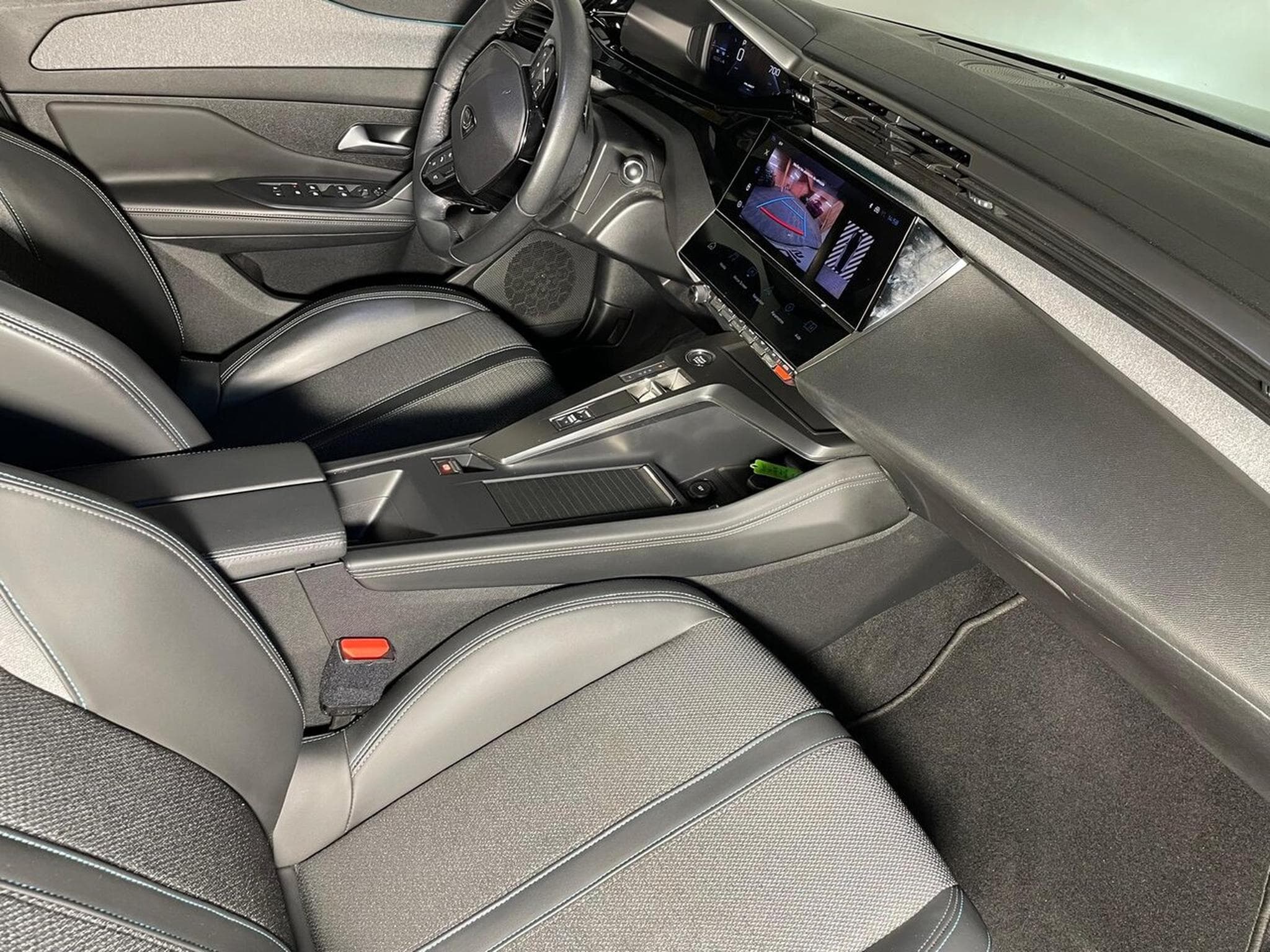 Peugeot 308 1.5 BlueHDI 130 EAT8 ALLURE GPS CARPLAY (2022) - Photo 10