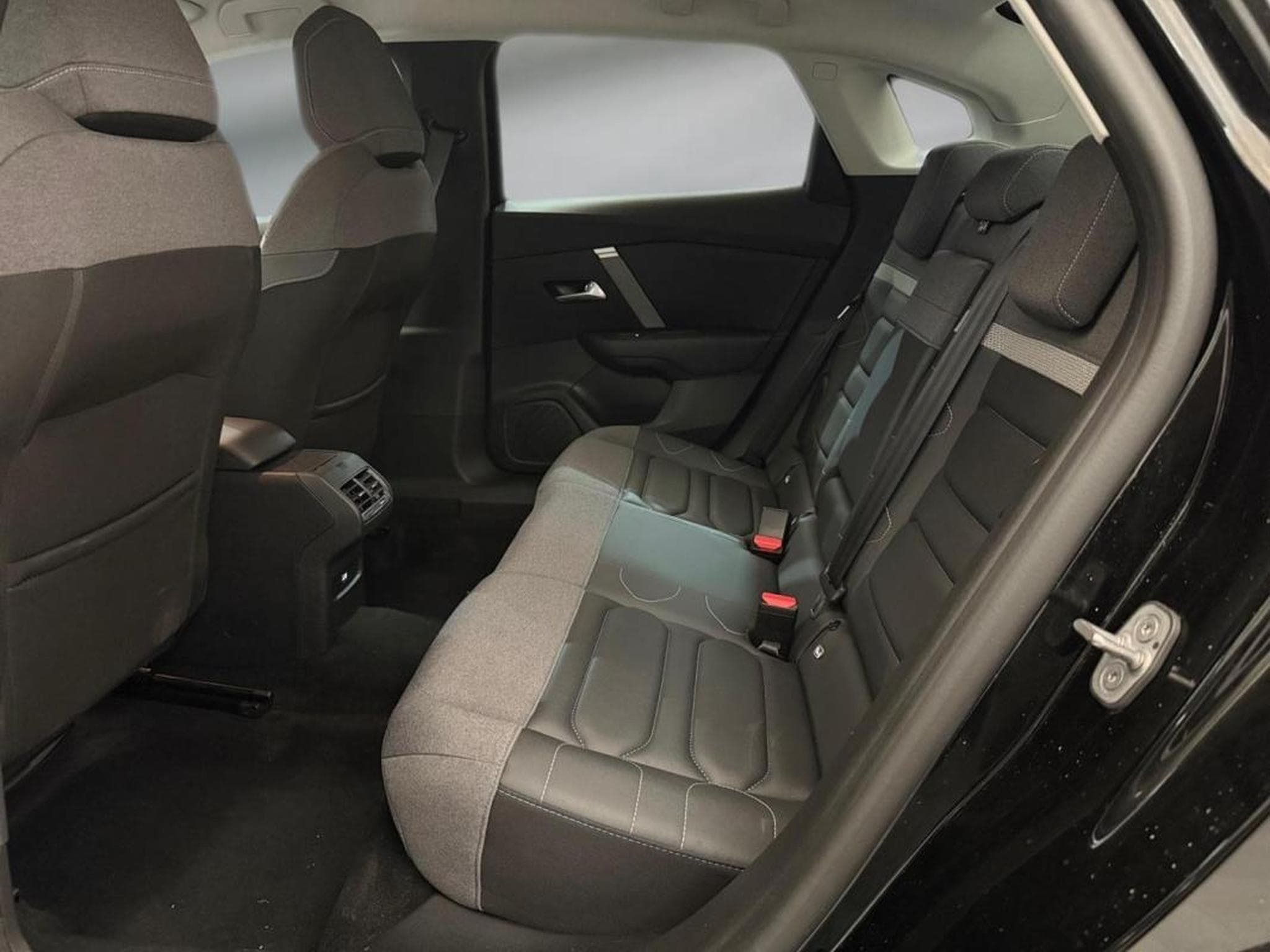 Citroën c4 x -42% 1.5 BlueHDi 130ch S&S PLUS Automatique (2024) - Photo 12