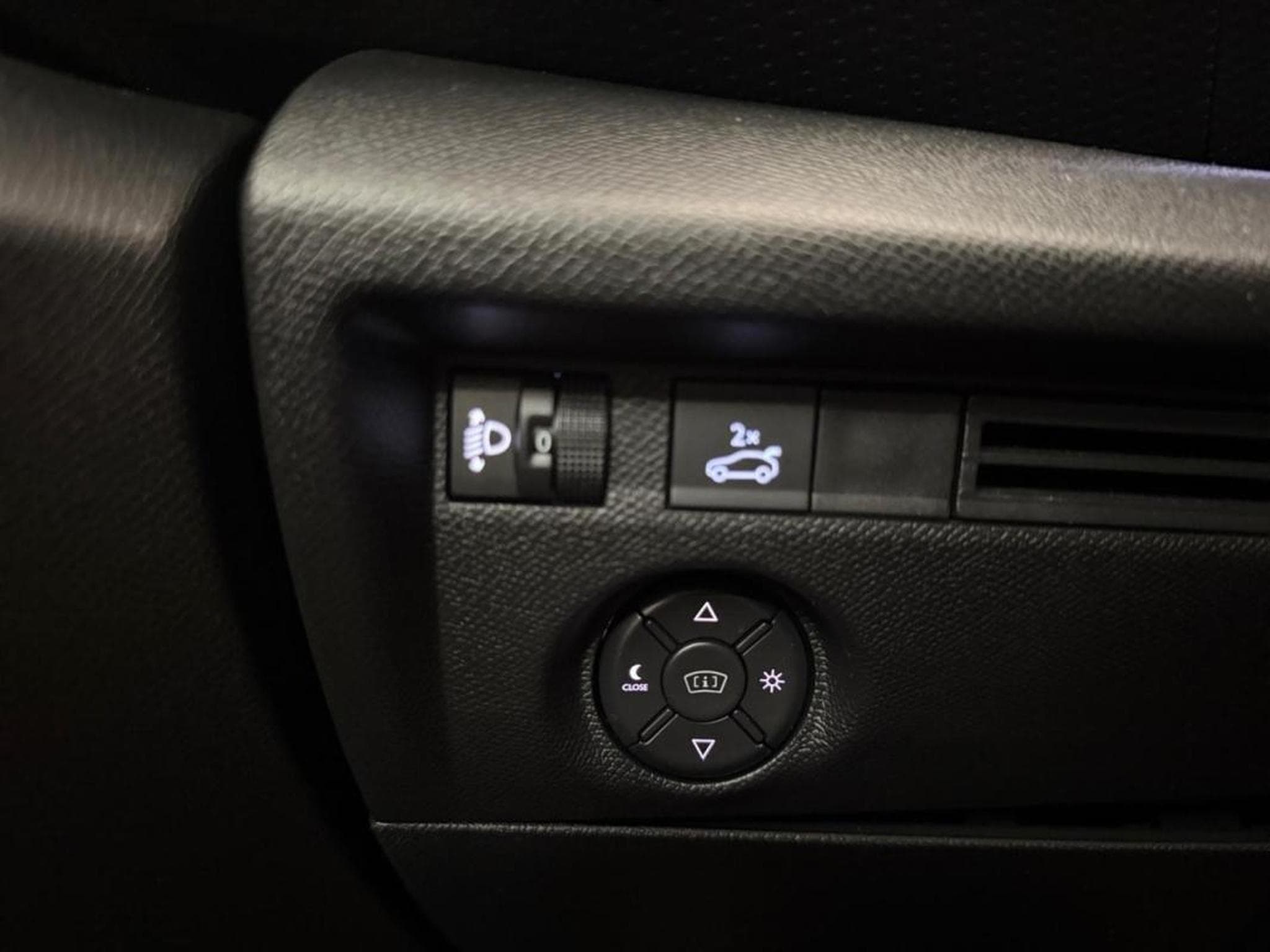 Citroën c4 x -42% 1.5 BlueHDi 130ch S&S PLUS Automatique (2024) - Photo 18
