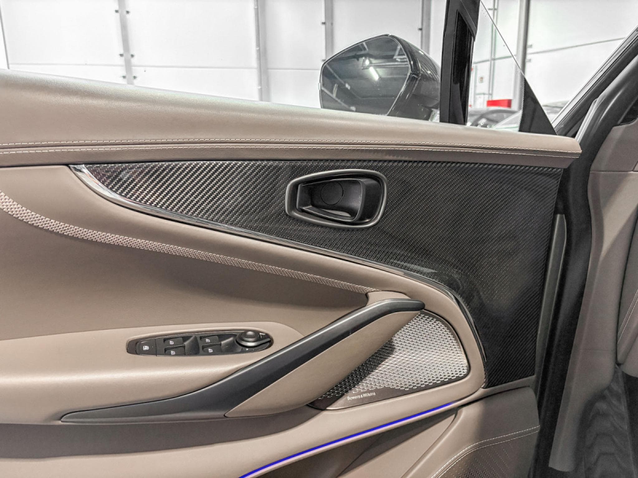 Aston-Martin DBX ASTON MARTIN DBX707 °FACELIFT° 4.0 V8 BITURBO - FULL CARBON (2025) - Photo 19