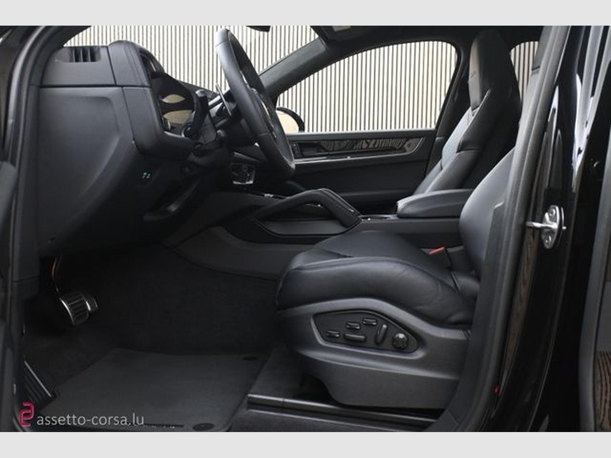 Porsche Cayenne Cayenne Turbo E-Hybrid Coupe*InnoDr*PCCB*PDCC (2024) - Photo 10