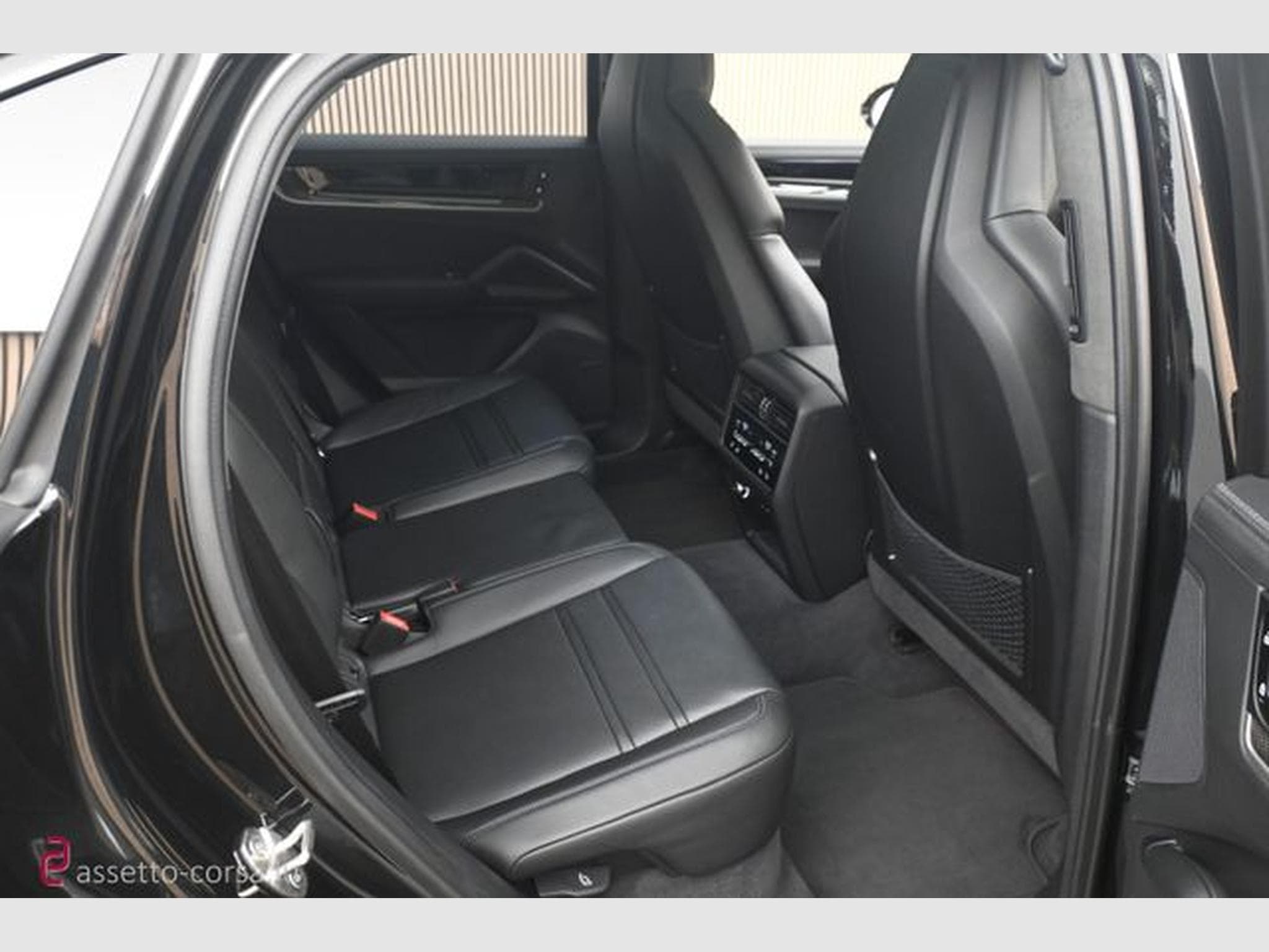 Porsche Cayenne Cayenne Turbo E-Hybrid Coupe*InnoDr*PCCB*PDCC (2024) - Photo 24