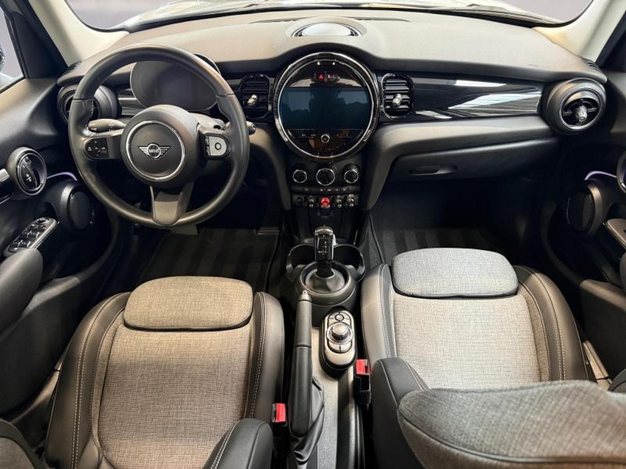 MINI Cooper Cooper Hatch 5 portes (2024) - Photo 9