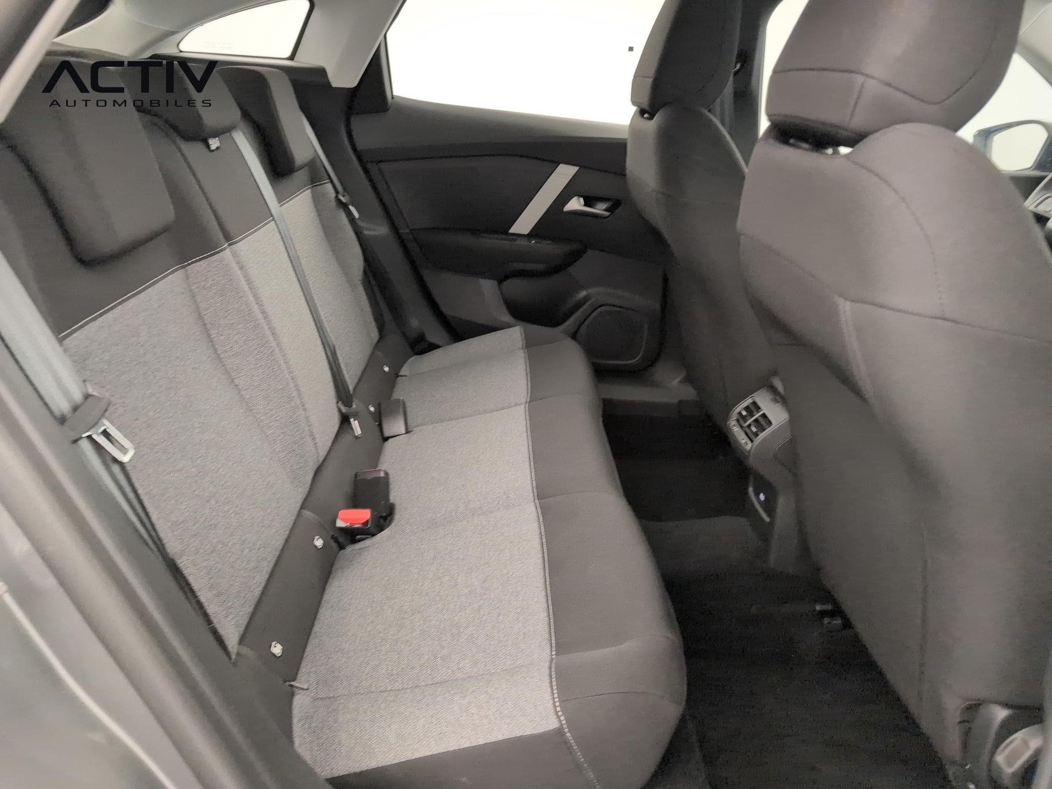 Citroën C4 Hybride 110 ch e-DCS6 You (2025) - Photo 10
