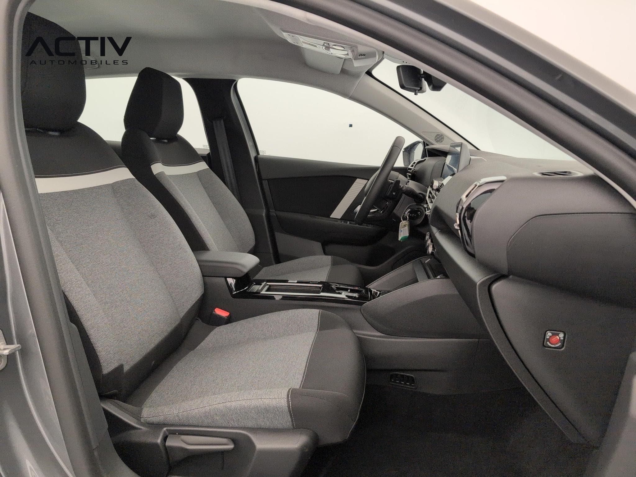 Citroën C4 Hybride 110 ch e-DCS6 You (2025) - Photo 9