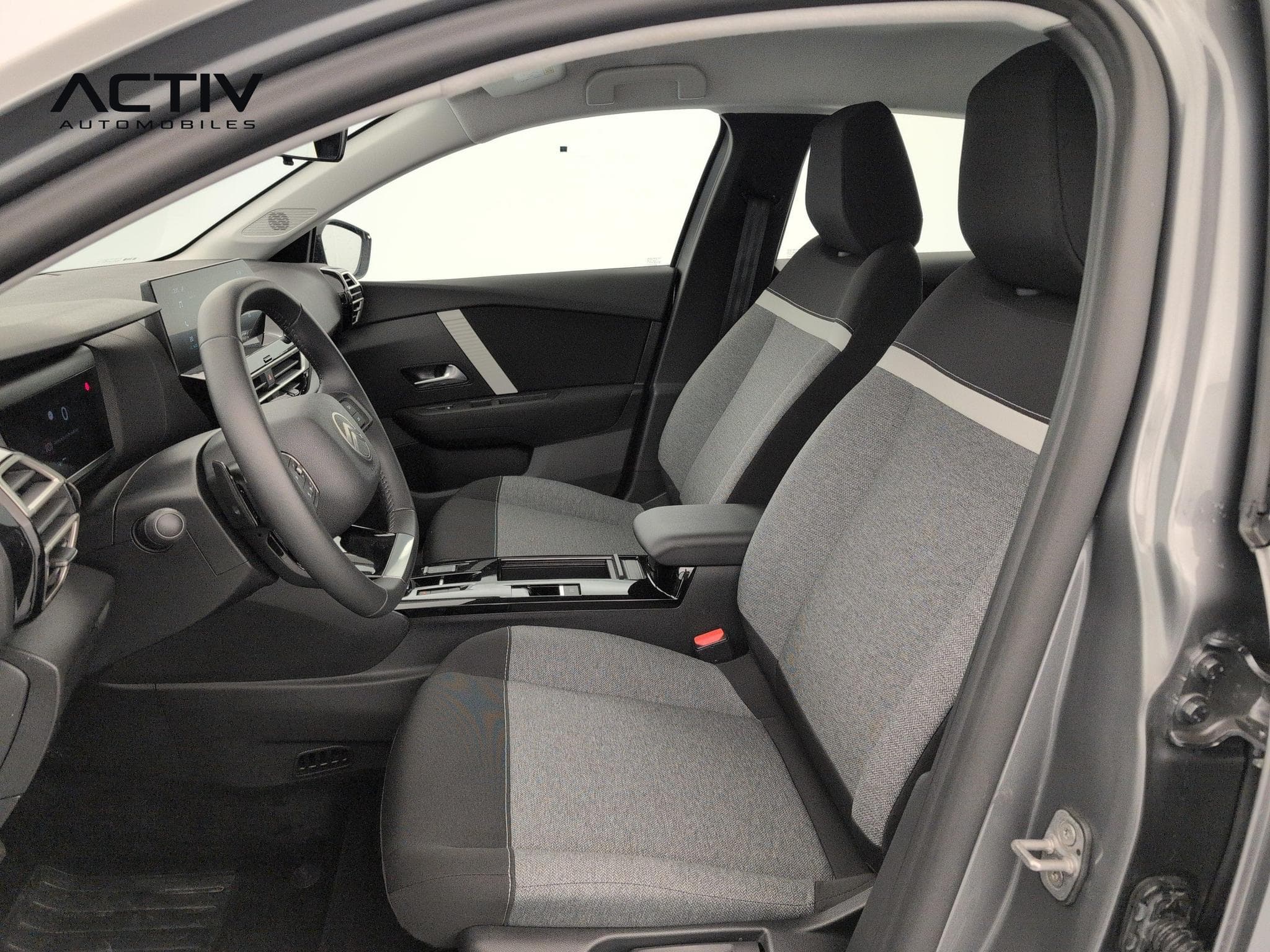 Citroën C4 Hybride 110 ch e-DCS6 You (2025) - Photo 16