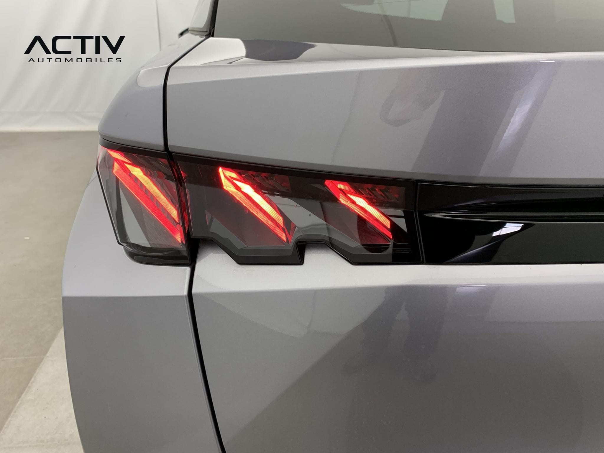 Peugeot 3008 Hybrid 145 e-DCS6 GT (2025) - Photo 13