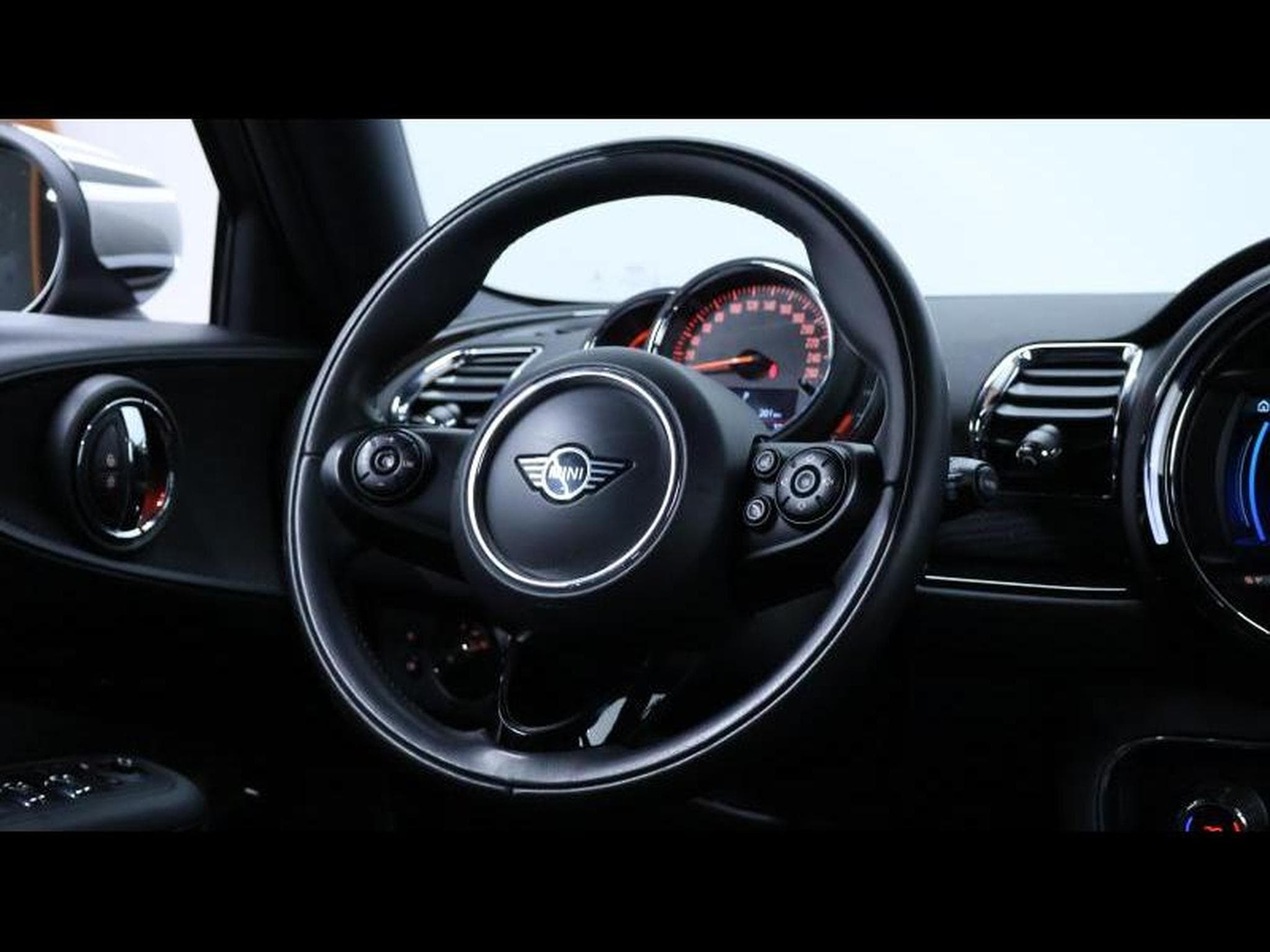 MINI One 1.5 102 Steptronic (2020) - Photo 24