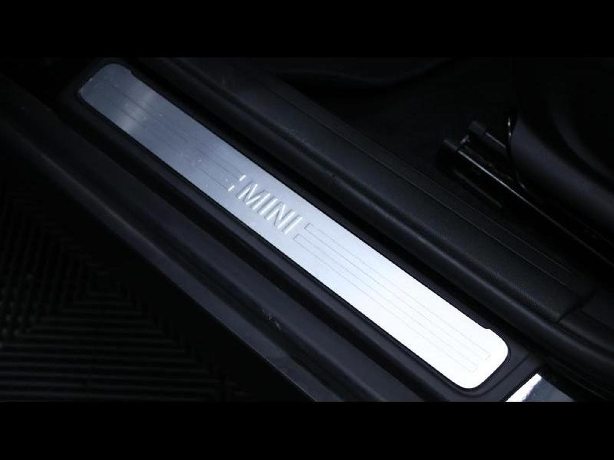 MINI One 1.5 102 Steptronic (2020) - Photo 37