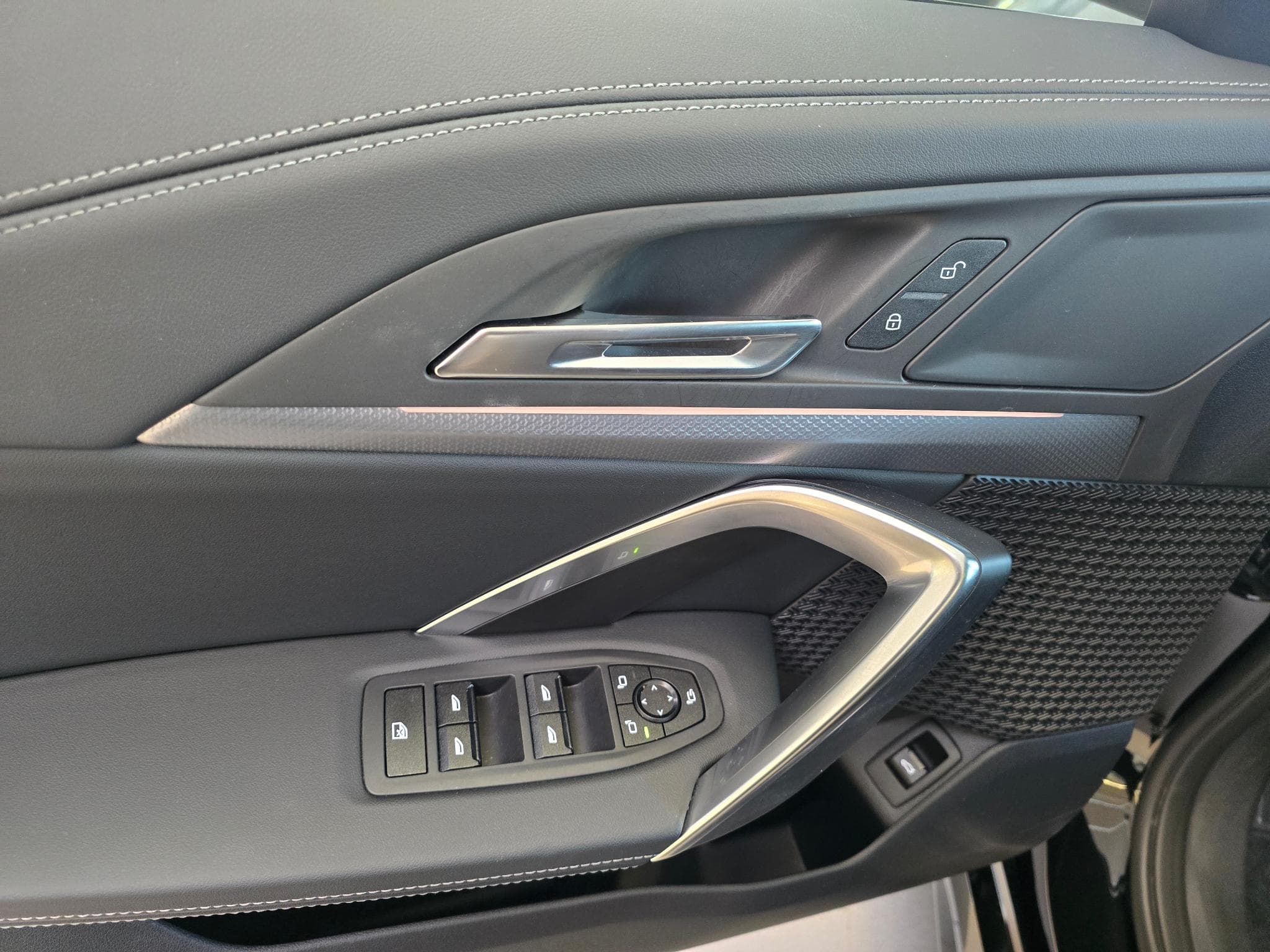 BMW X1 sDrive 18i M-Sport, Toit ouvrant (2025) - Foto 3