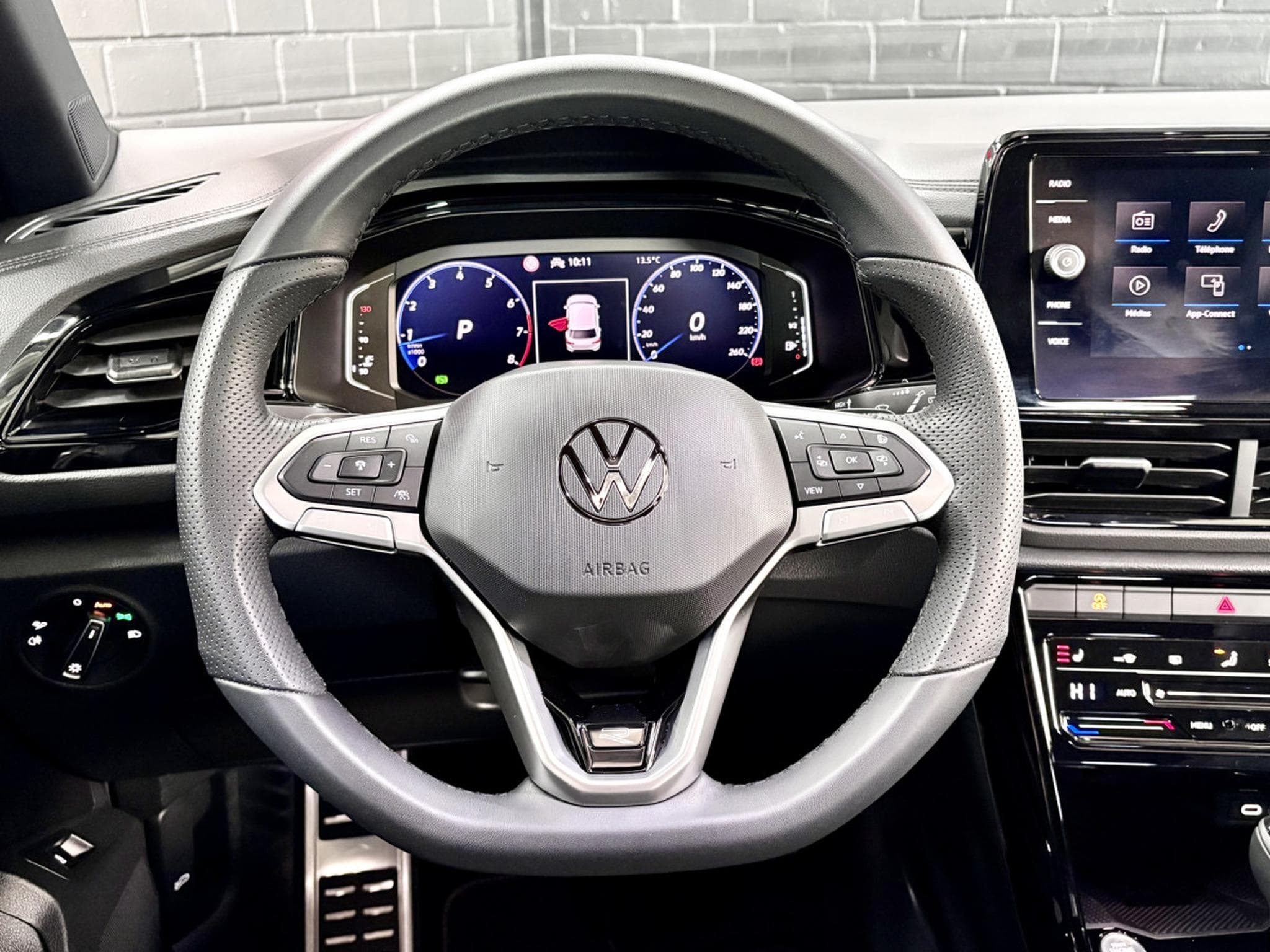 VW T-Roc R-Line Black Edition 1.5 TSI 150 CV DSG7 *PANO* BLACK* CAM * (2025) - Foto 10