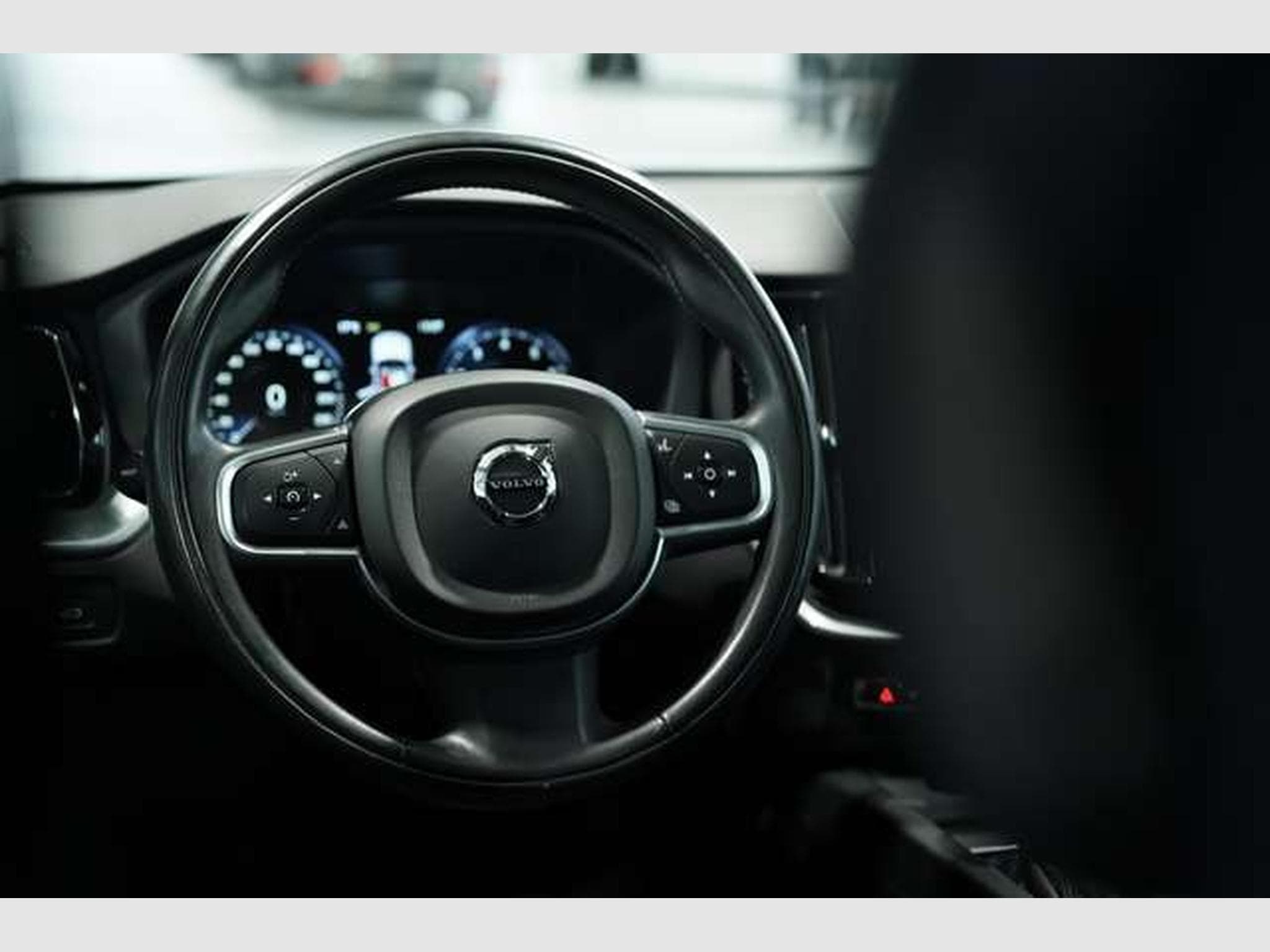 Volvo XC60 Momentum 2WD *H-UP *Kamera *Digital *Navi (2018) - Photo 34