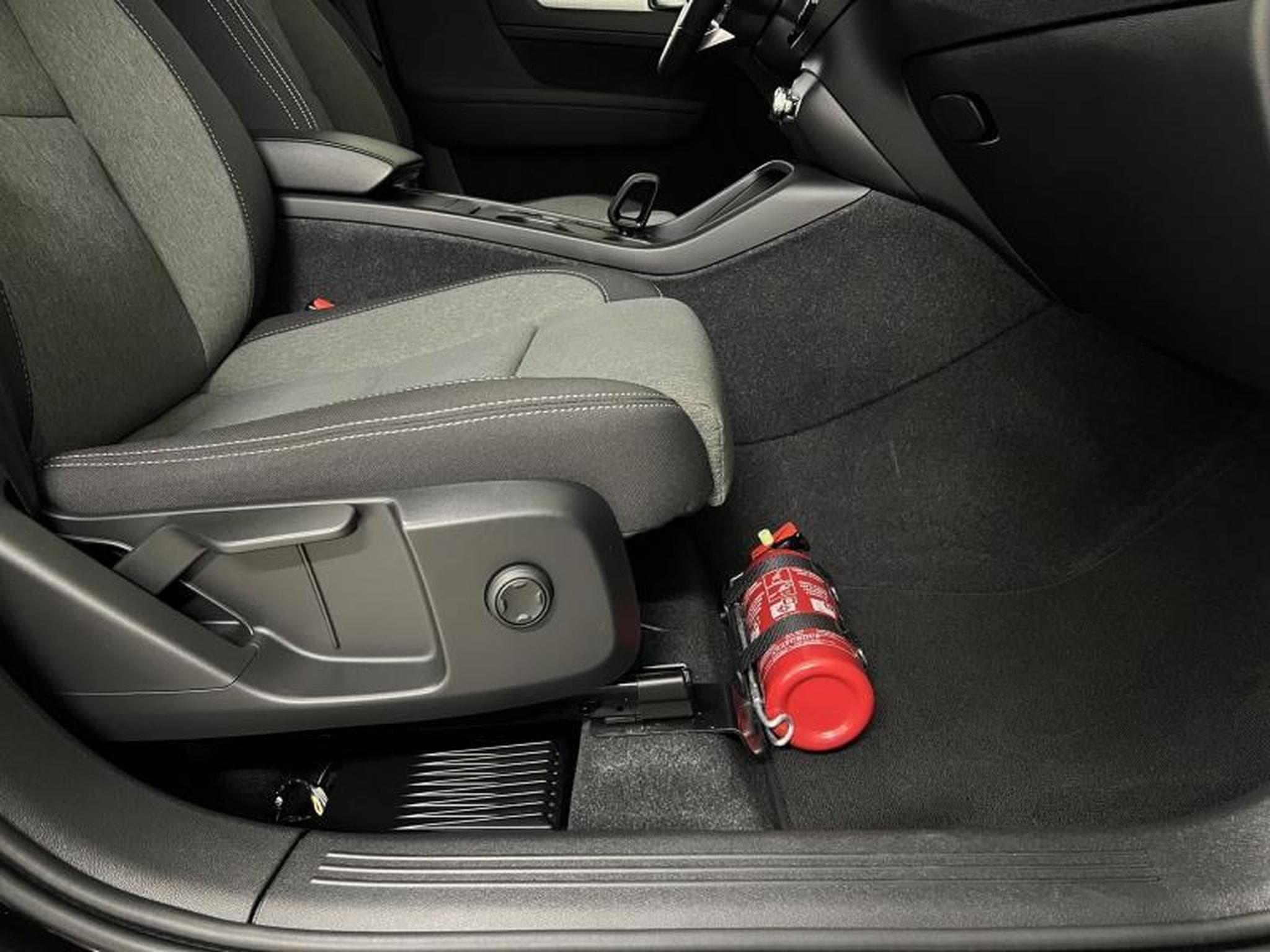 Volvo XC40 Core (2023) - Photo 12