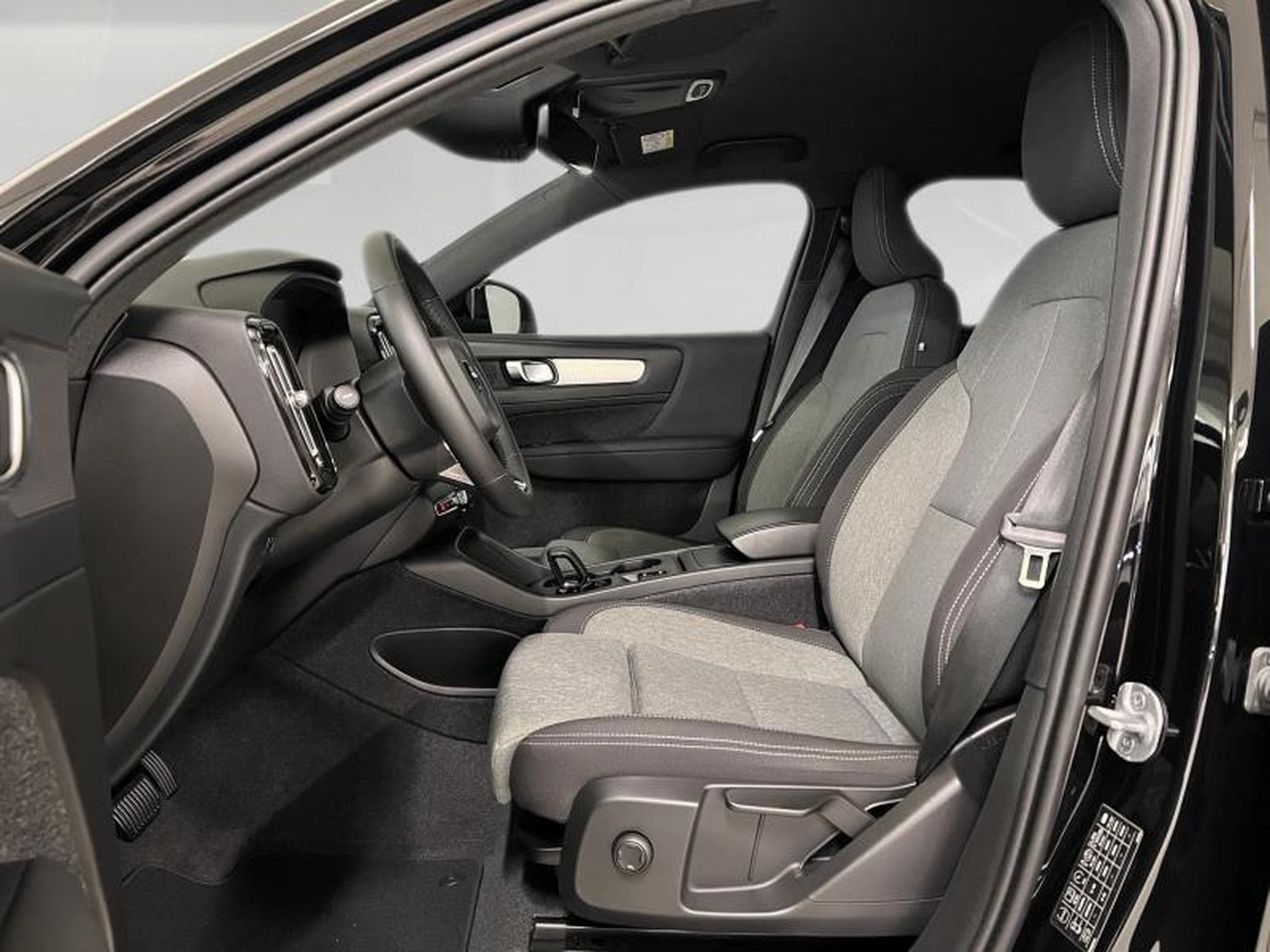 Volvo XC40 Core (2023) - Photo 10