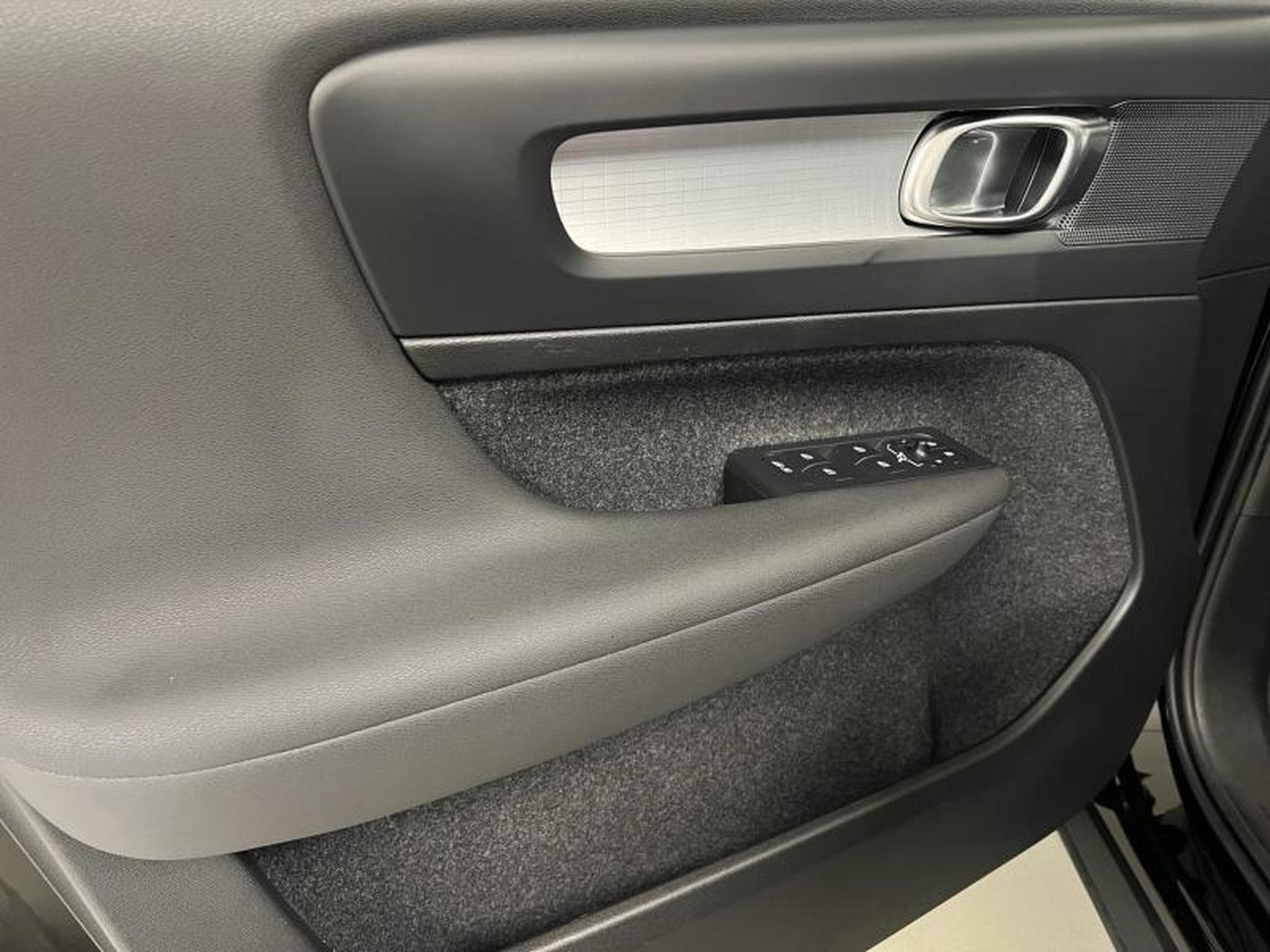 Volvo XC40 Core (2023) - Photo 17