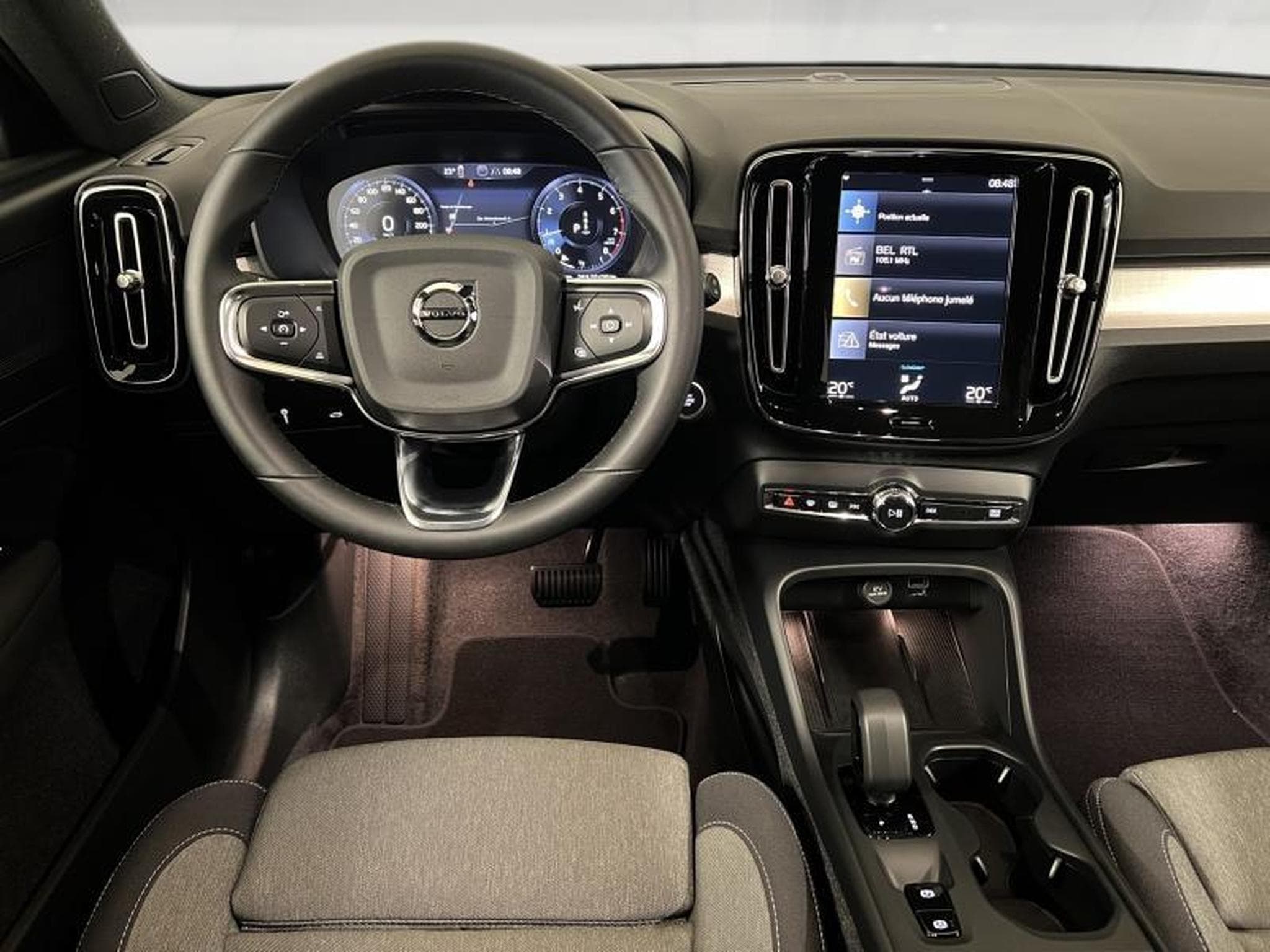 Volvo XC40 Core (2023) - Photo 16