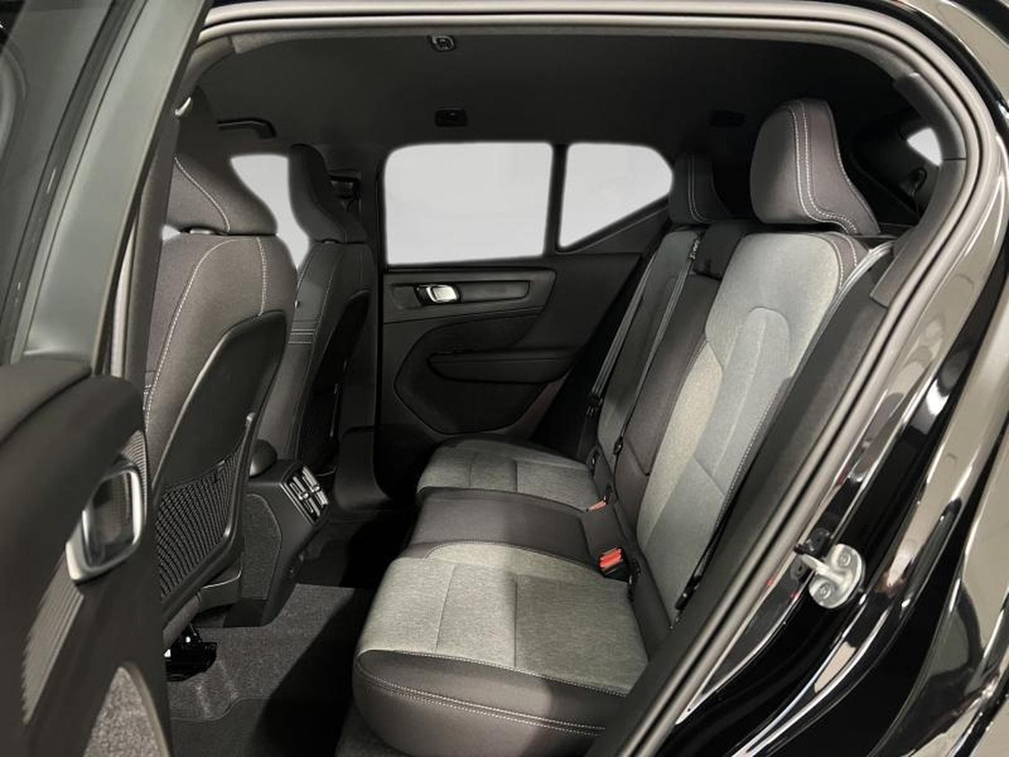 Volvo XC40 Core (2023) - Photo 18