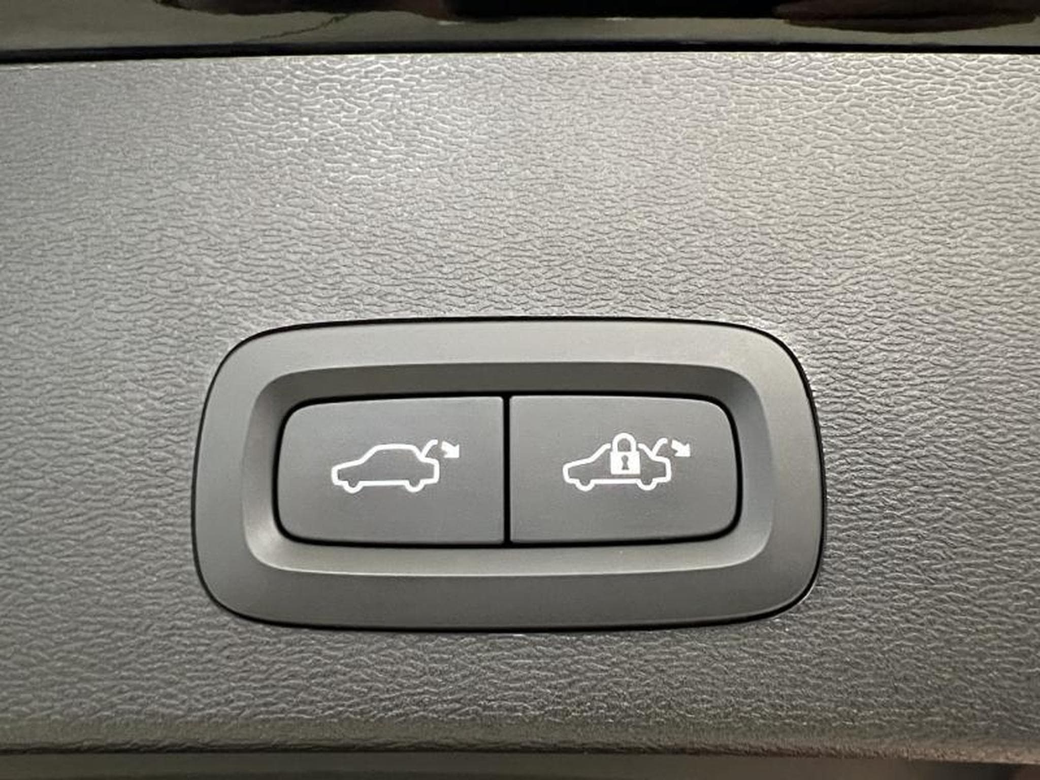 Volvo XC40 Core (2023) - Photo 21