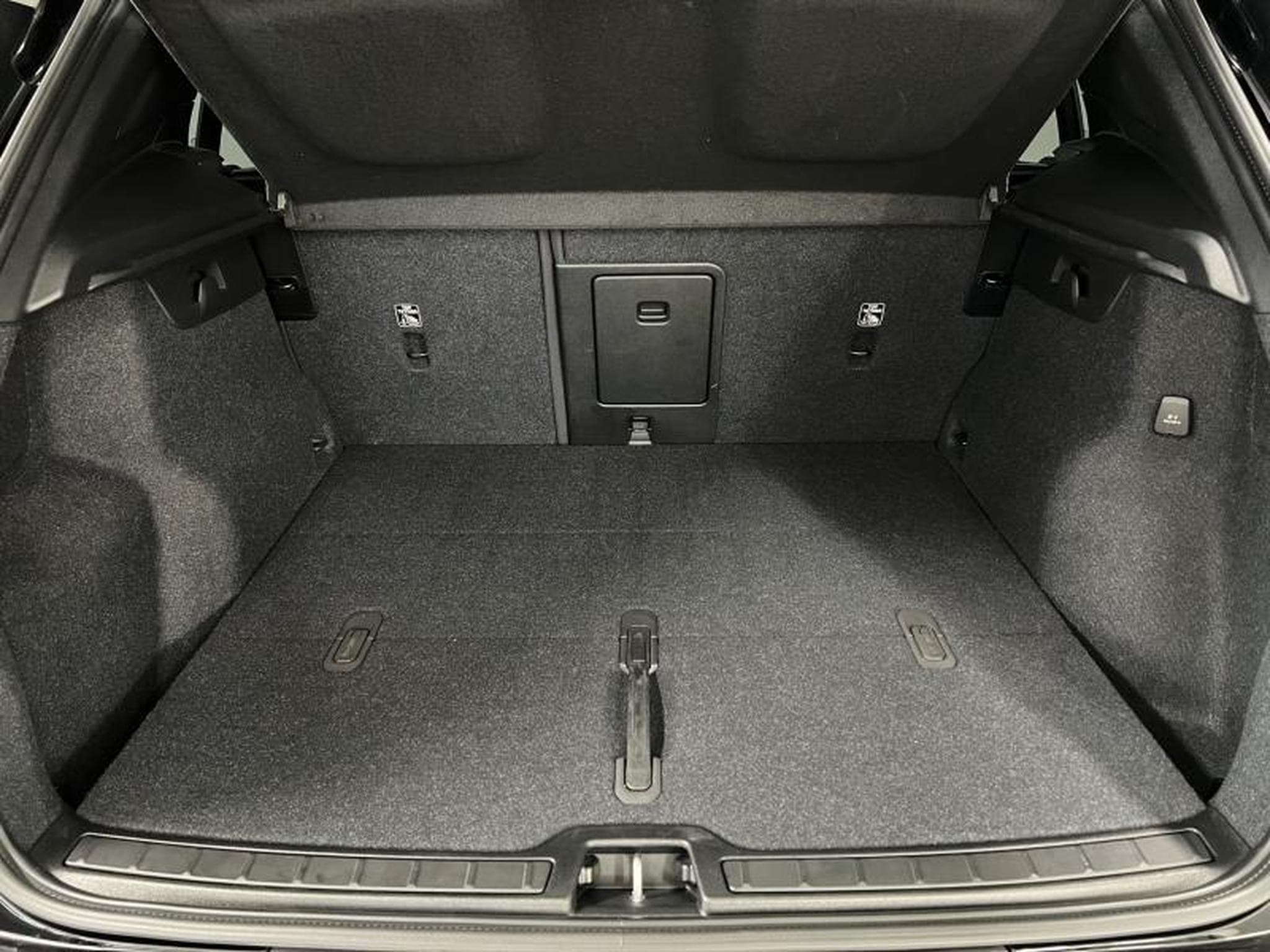 Volvo XC40 Core (2023) - Photo 20