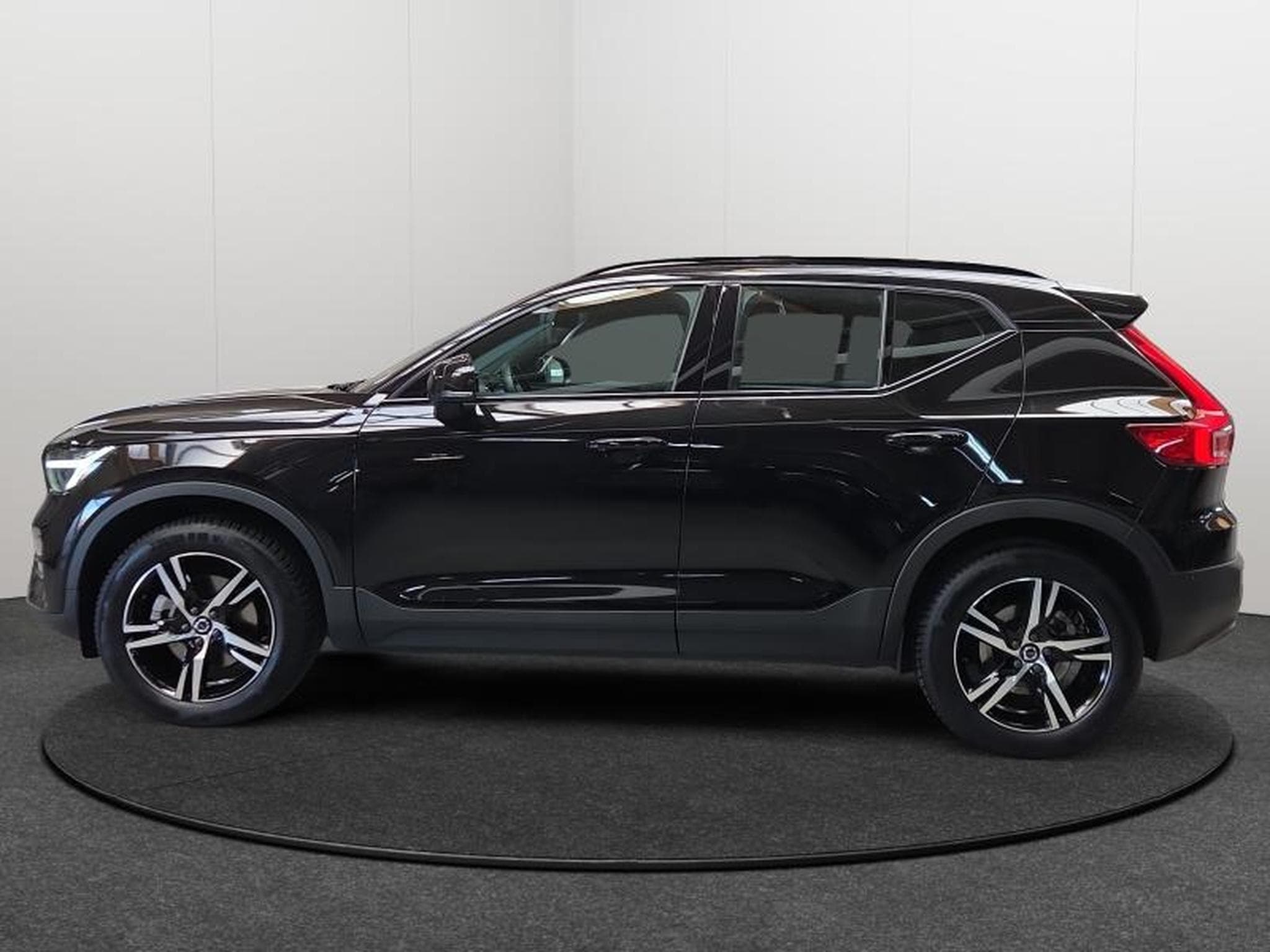 Volvo XC40 B3 Plus Dark / Essence 2026 (2025) - Photo 2