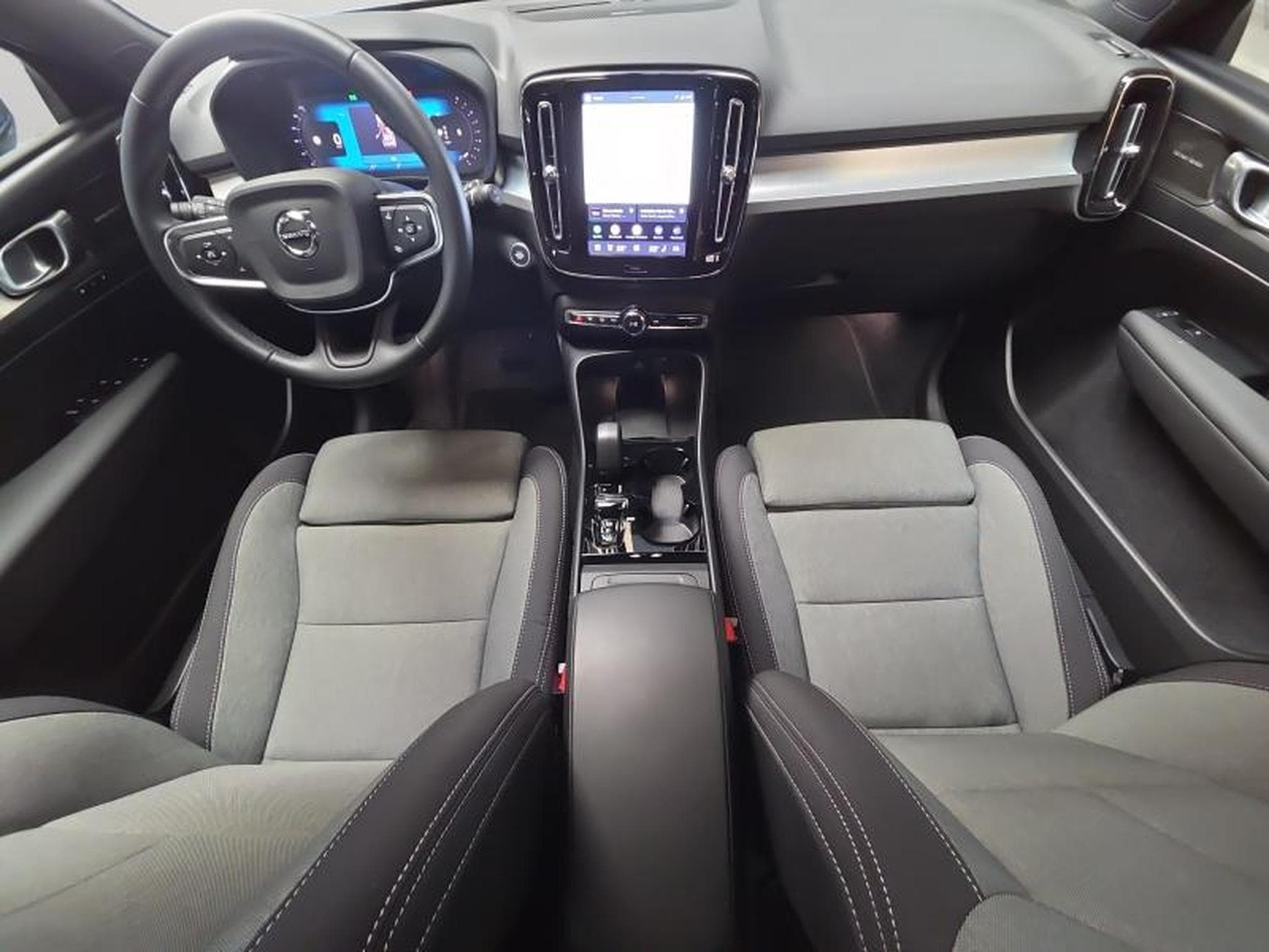 Volvo XC40 B3 Plus Dark / Essence 2026 (2025) - Photo 10