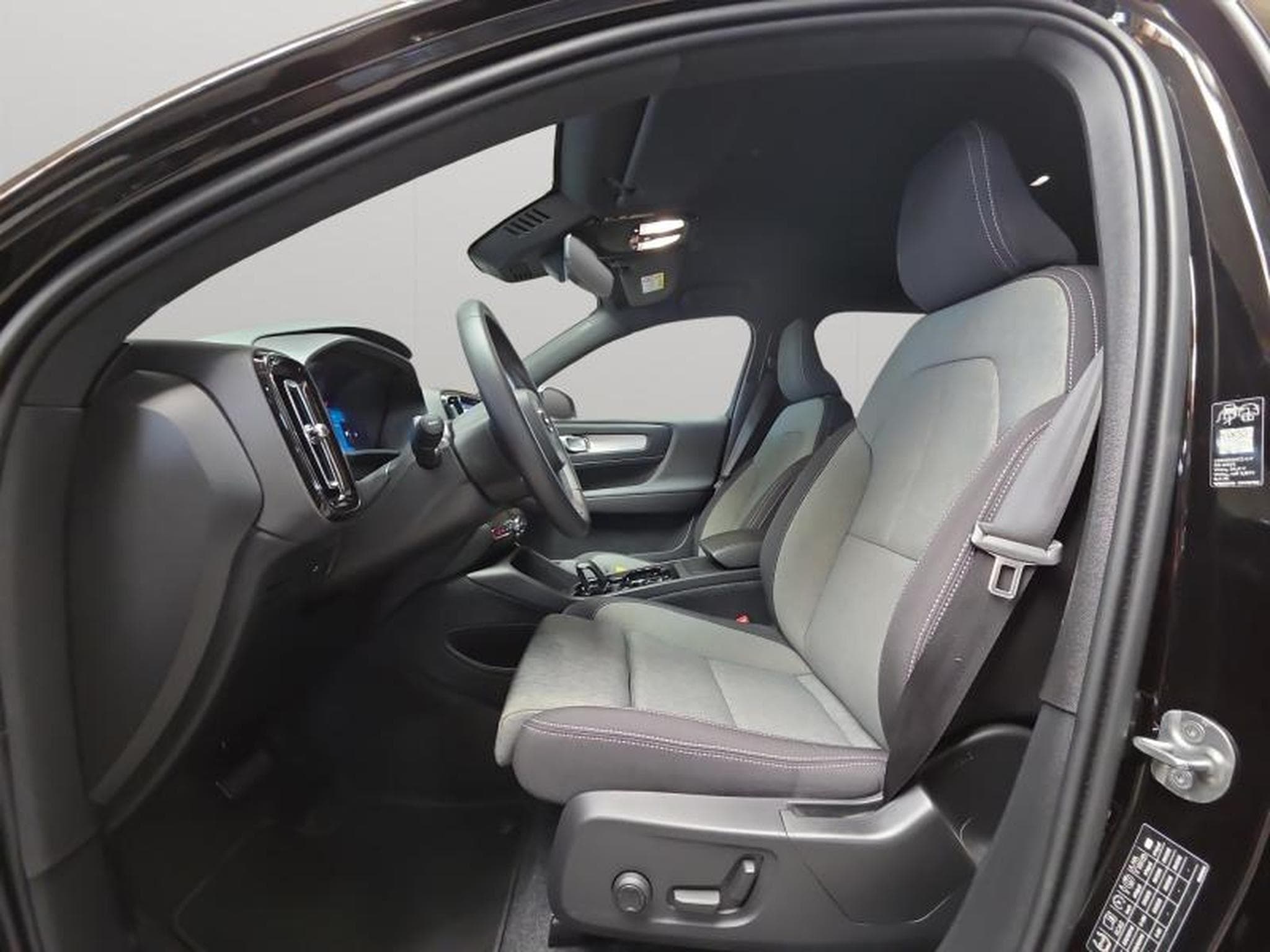 Volvo XC40 B3 Plus Dark / Essence 2026 (2025) - Photo 9