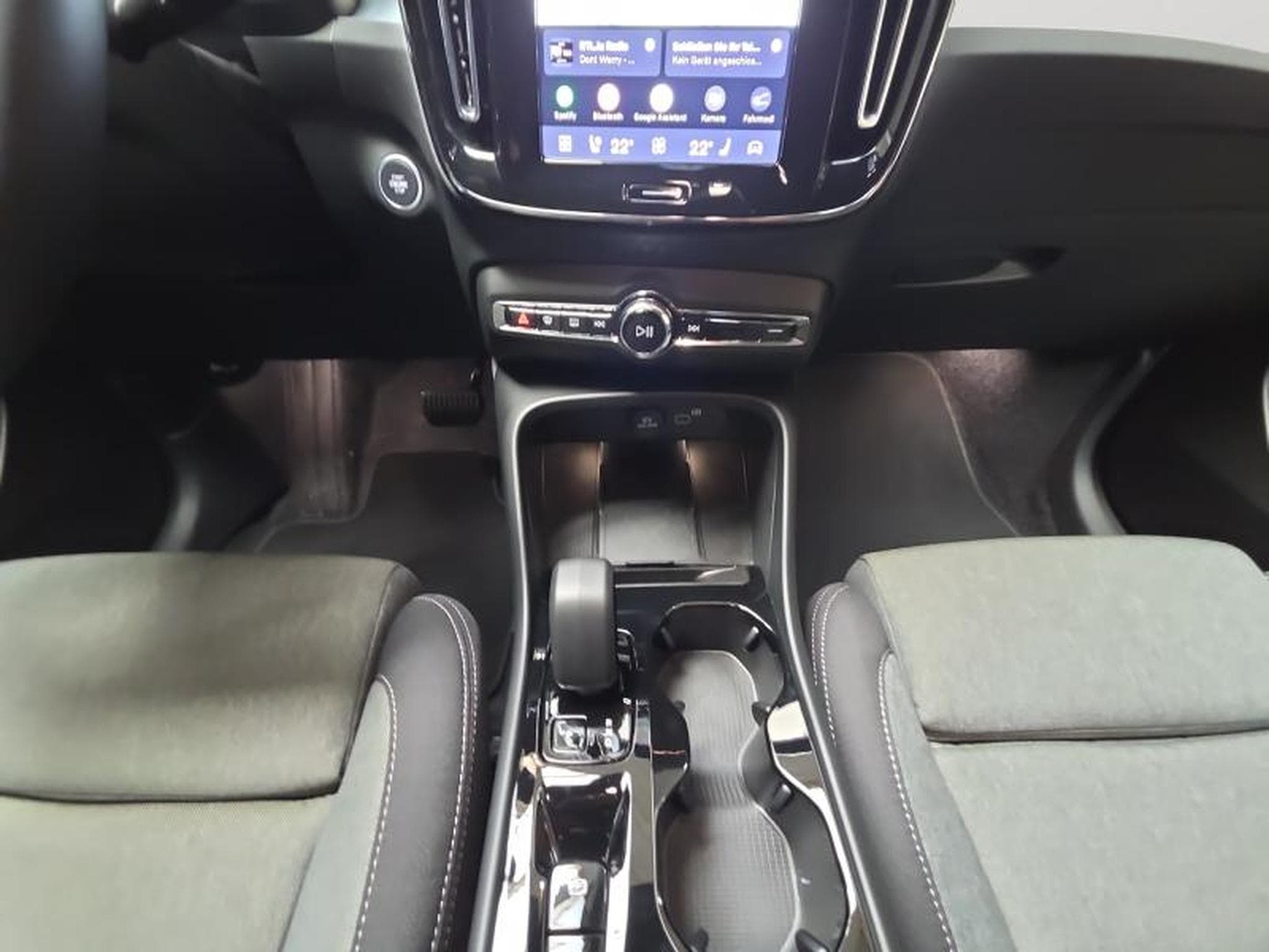 Volvo XC40 B3 Plus Dark / Essence 2026 (2025) - Photo 11