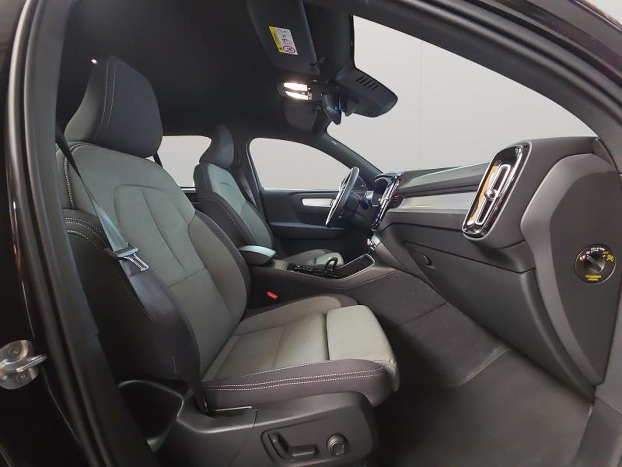 Volvo XC40 B3 Plus Dark / Essence 2026 (2025) - Photo 15