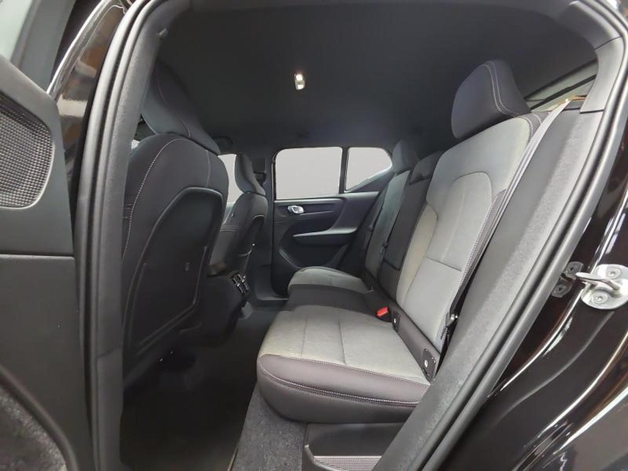 Volvo XC40 B3 Plus Dark / Essence 2026 (2025) - Photo 13
