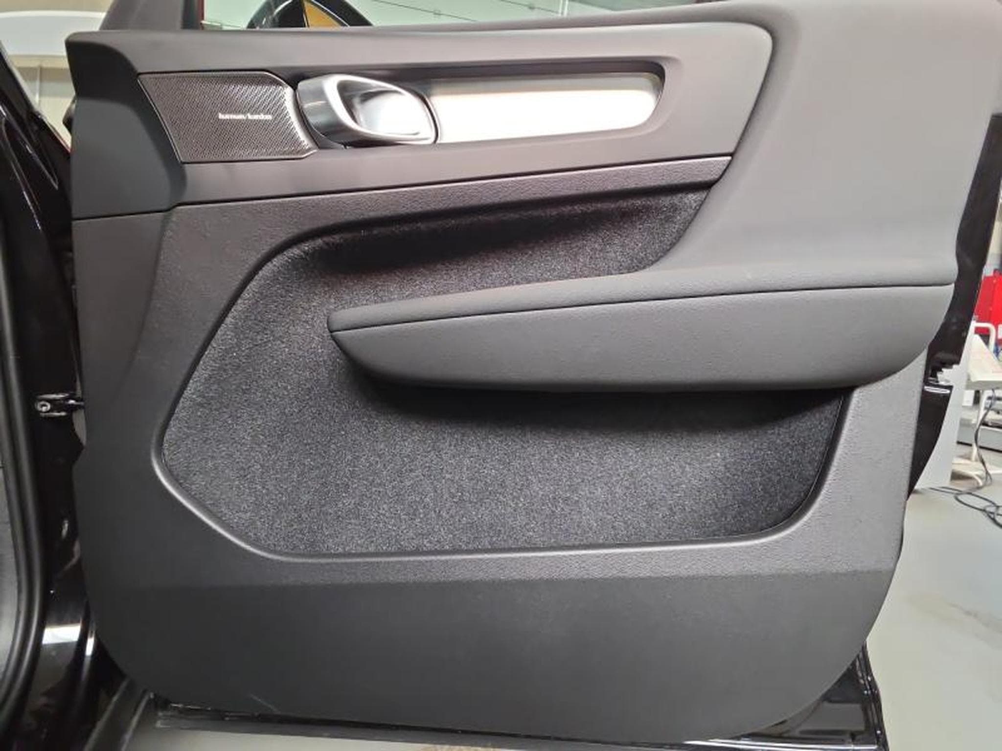 Volvo XC40 B3 Plus Dark / Essence 2026 (2025) - Photo 21