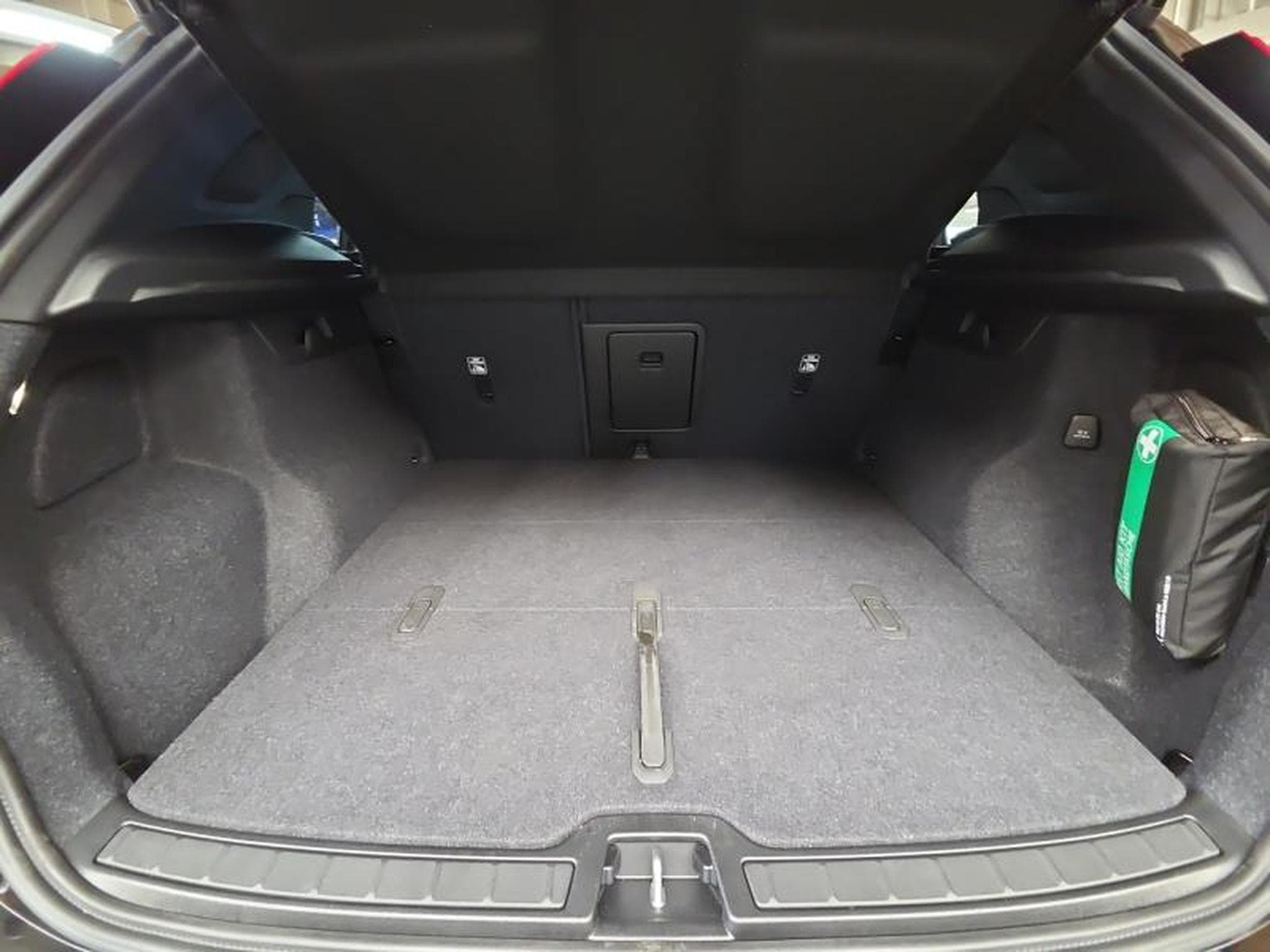 Volvo XC40 B3 Plus Dark / Essence 2026 (2025) - Photo 19