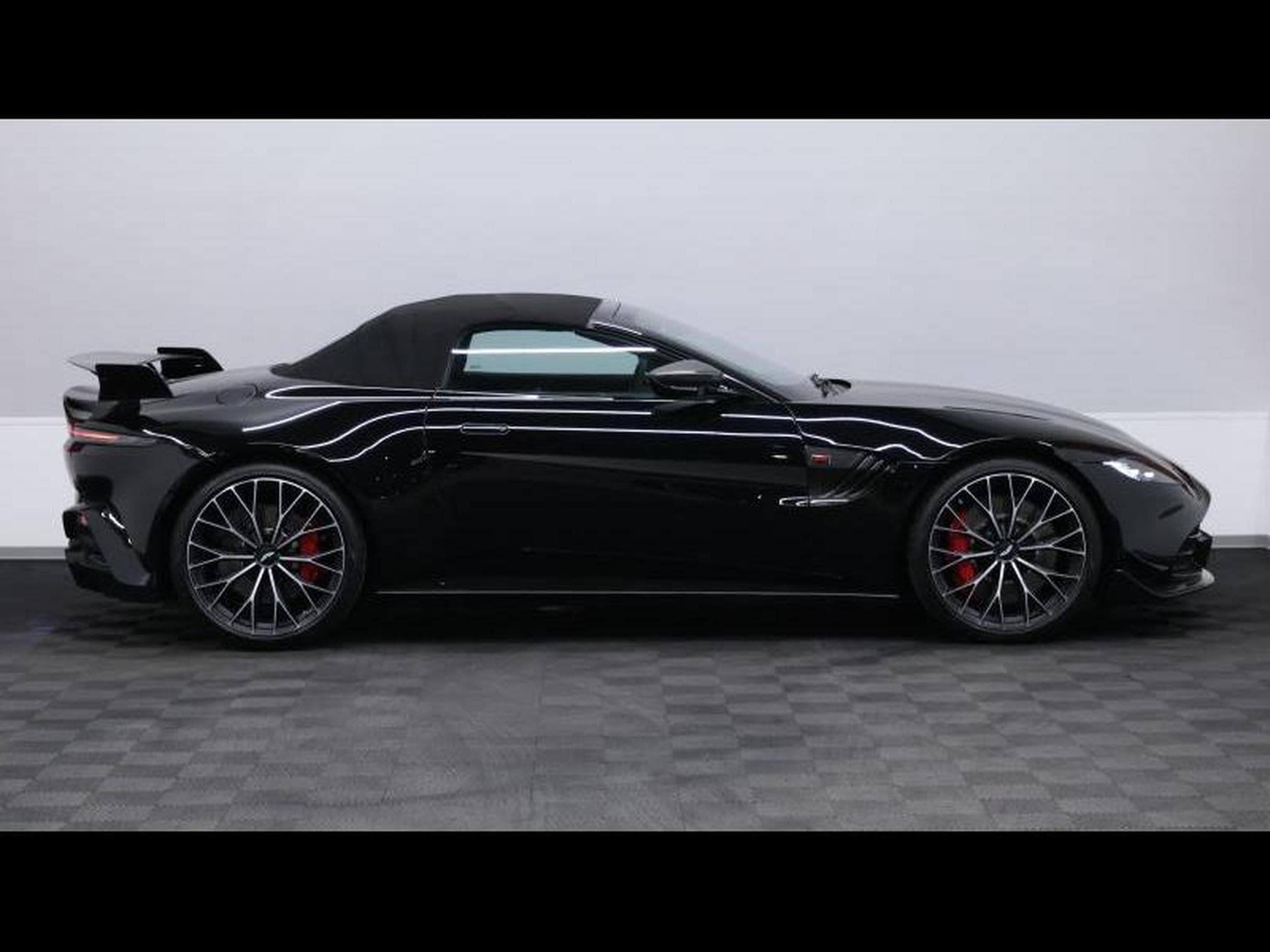 Aston-Martin V8 Vantage Roadster F1 Edition (2022) - Foto 12