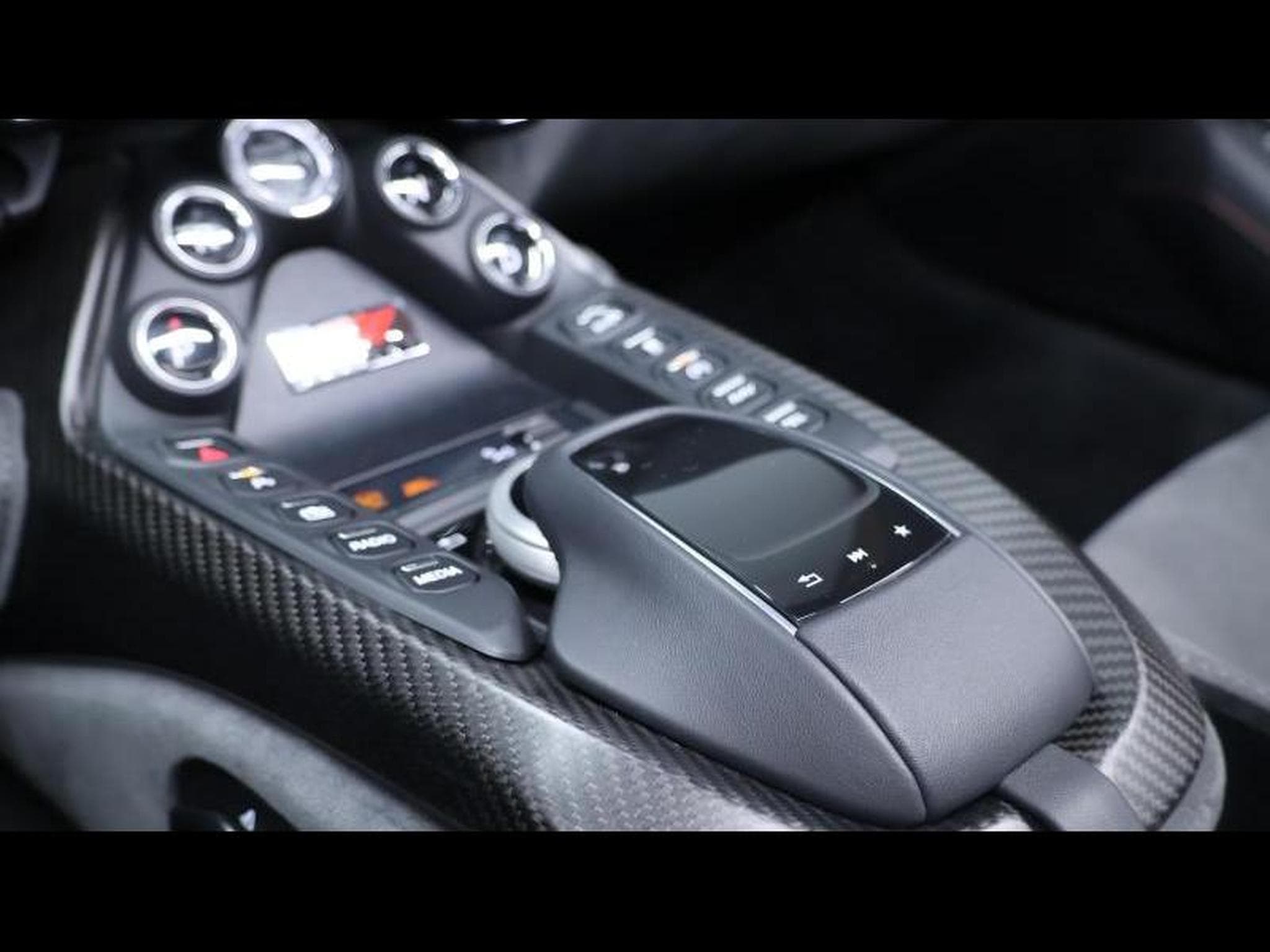 Aston-Martin V8 Vantage Roadster F1 Edition (2022) - Foto 32