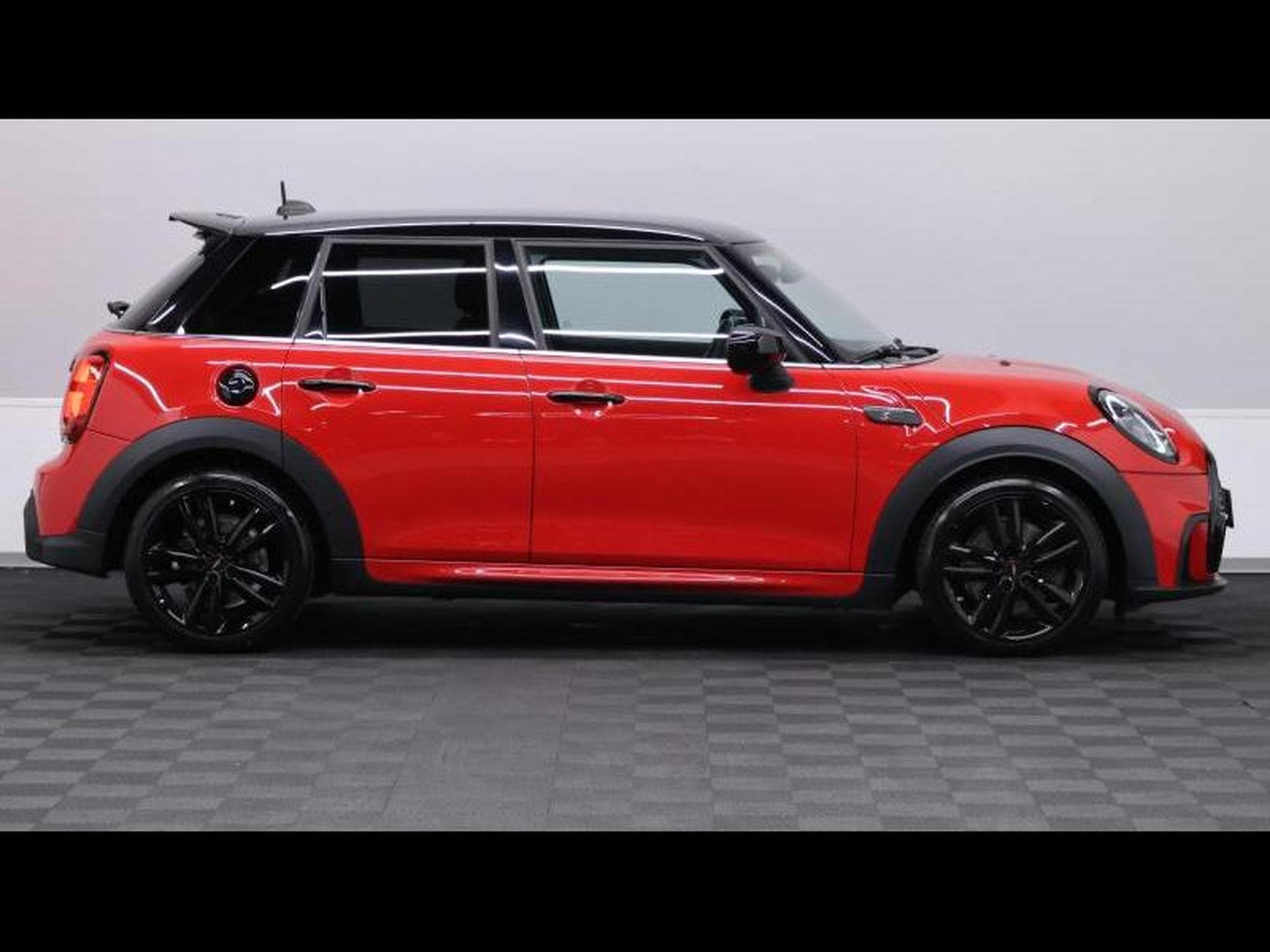 MINI Cooper 2.0 178 hatch JCW pack Steptronic (2021) - Photo 4