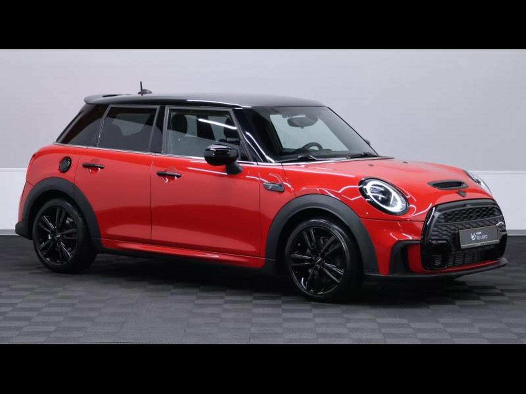 MINI Cooper 2.0 178 hatch JCW pack Steptronic (2021) - Photo 3