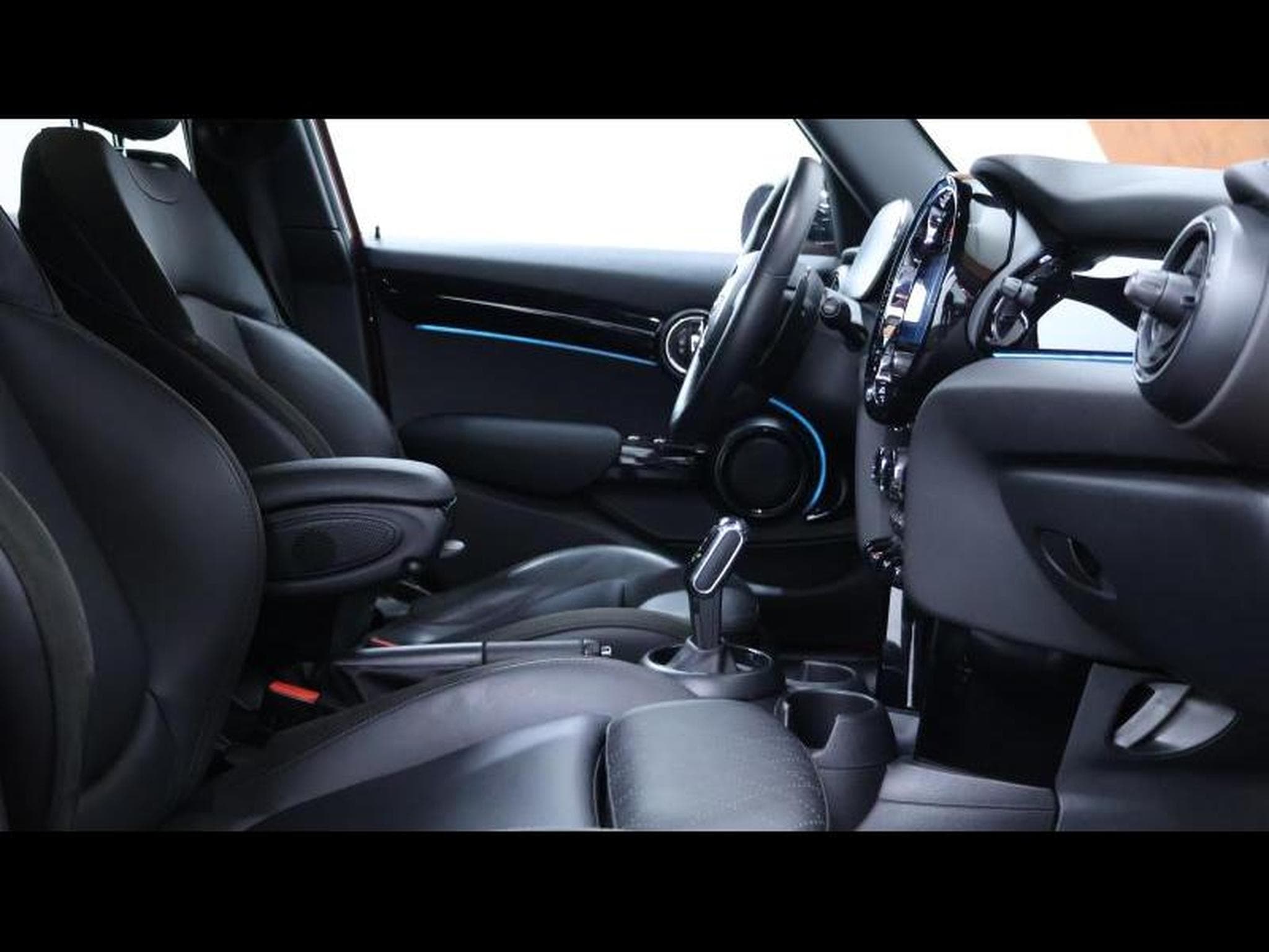 MINI Cooper 2.0 178 hatch JCW pack Steptronic (2021) - Photo 12
