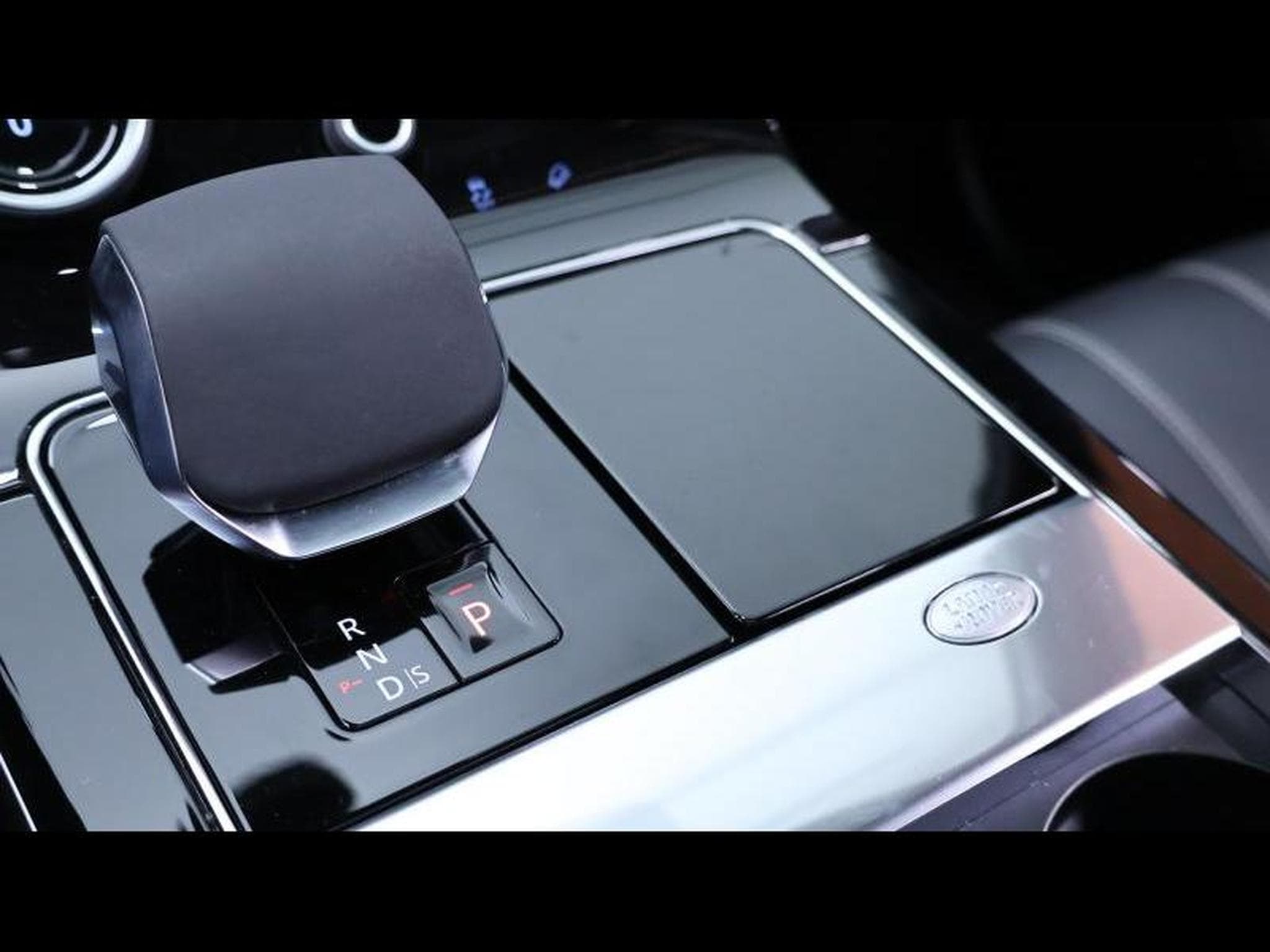Land-Rover Range Rover Velar D200 S Auto AWD (2024) - Photo 26
