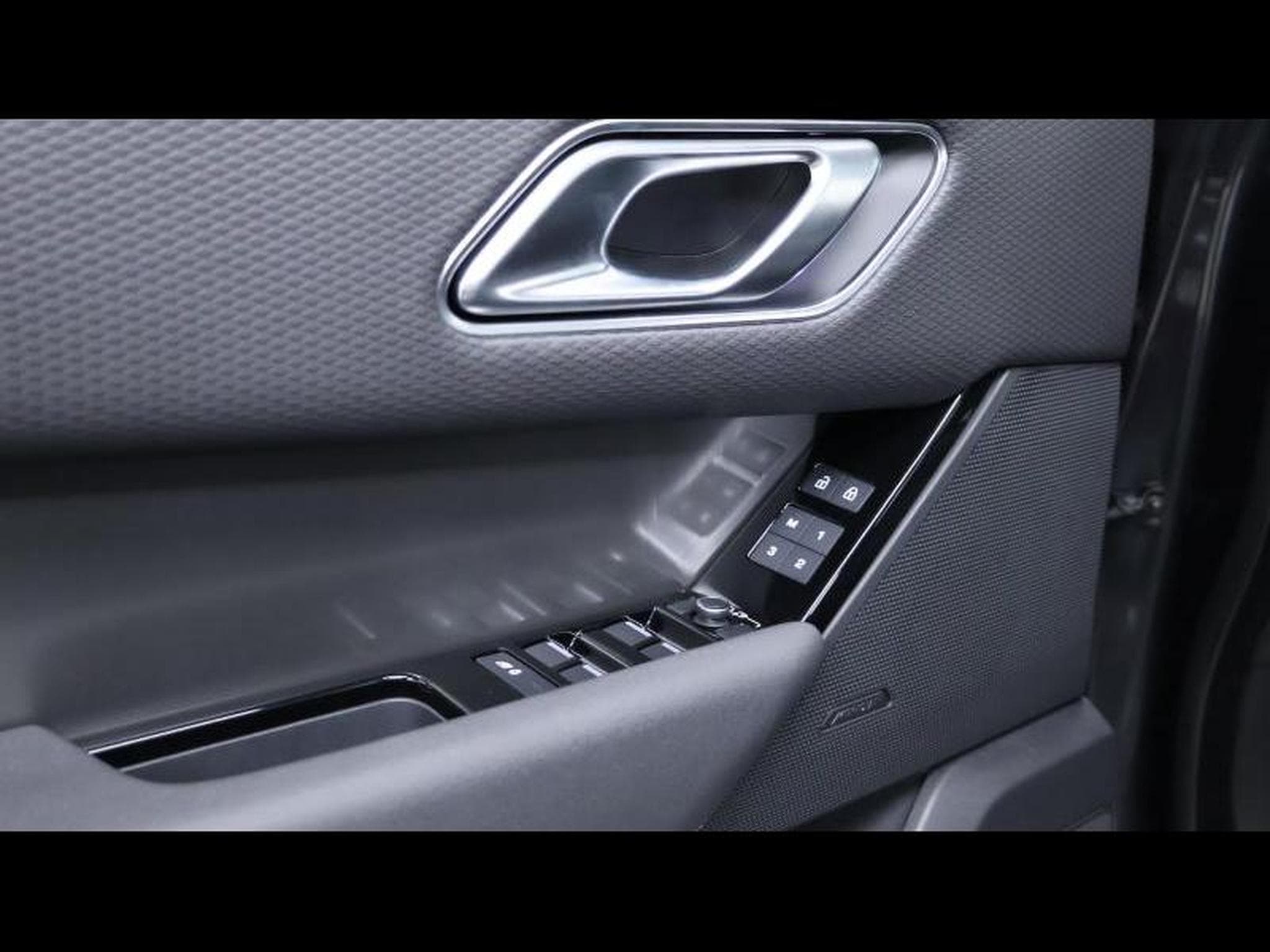 Land-Rover Range Rover Velar D200 S Auto AWD (2024) - Photo 33