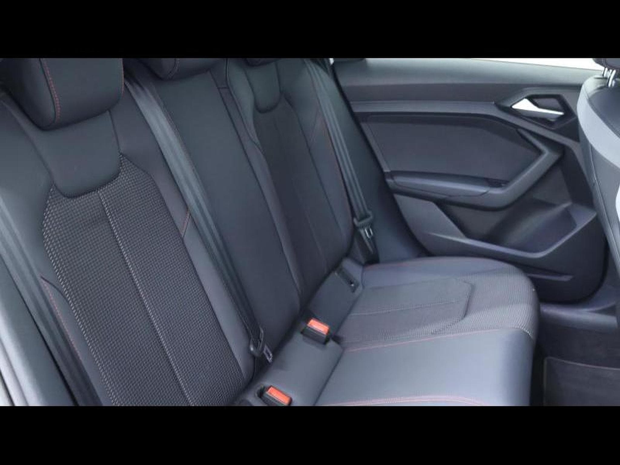 Audi A1 Sportback 30 TFSI S-Line S-tronic (2023) - Photo 15