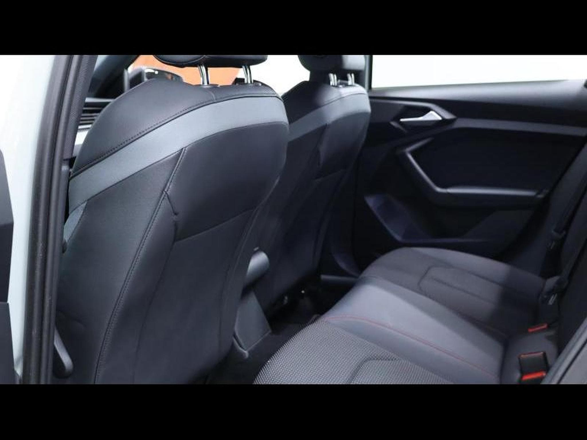 Audi A1 Sportback 30 TFSI S-Line S-tronic (2023) - Photo 18