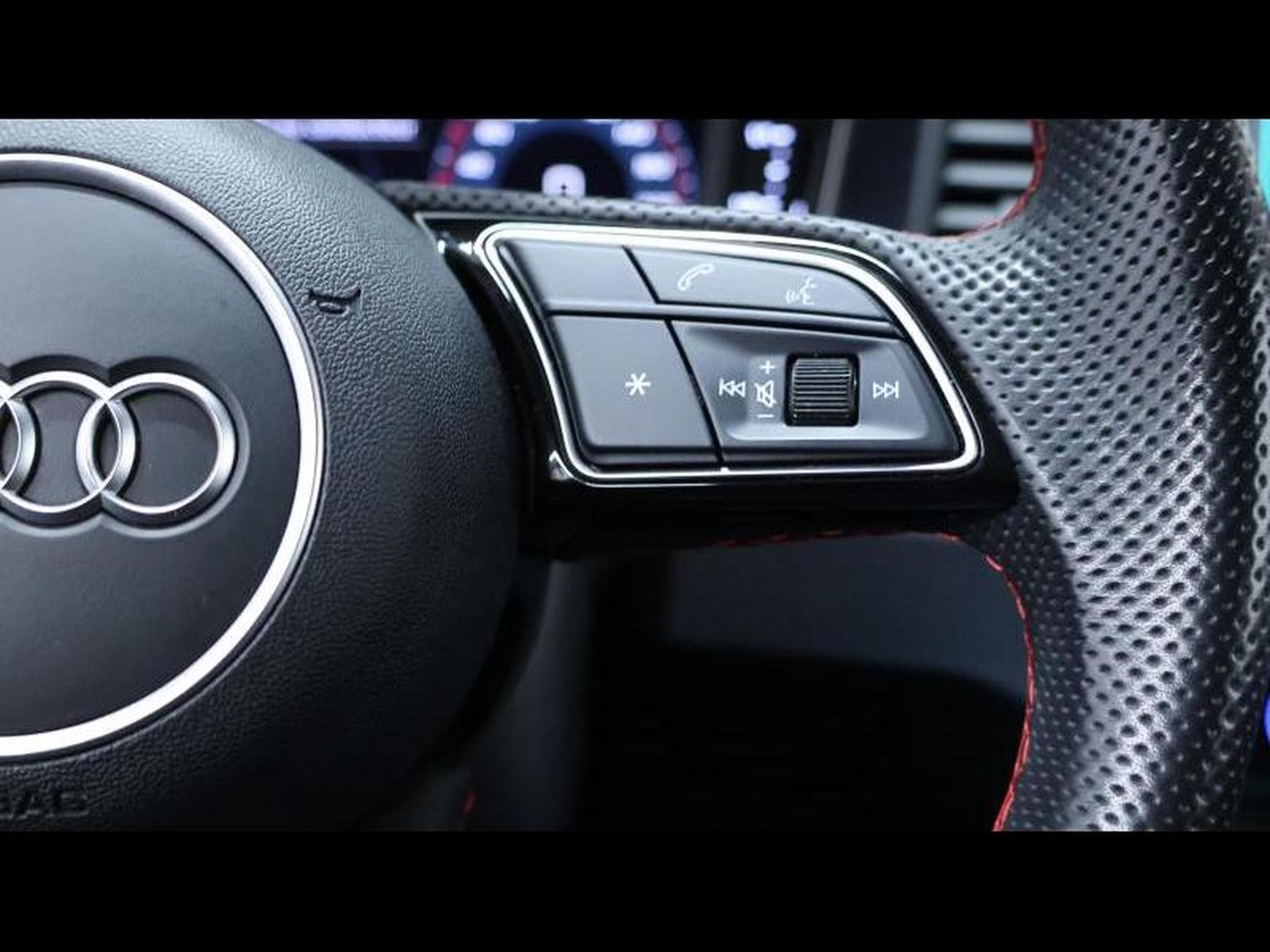 Audi A1 Sportback 30 TFSI S-Line S-tronic (2023) - Photo 25