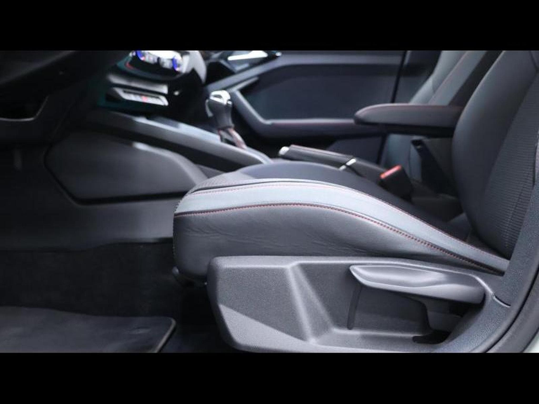 Audi A1 Sportback 30 TFSI S-Line S-tronic (2023) - Photo 33