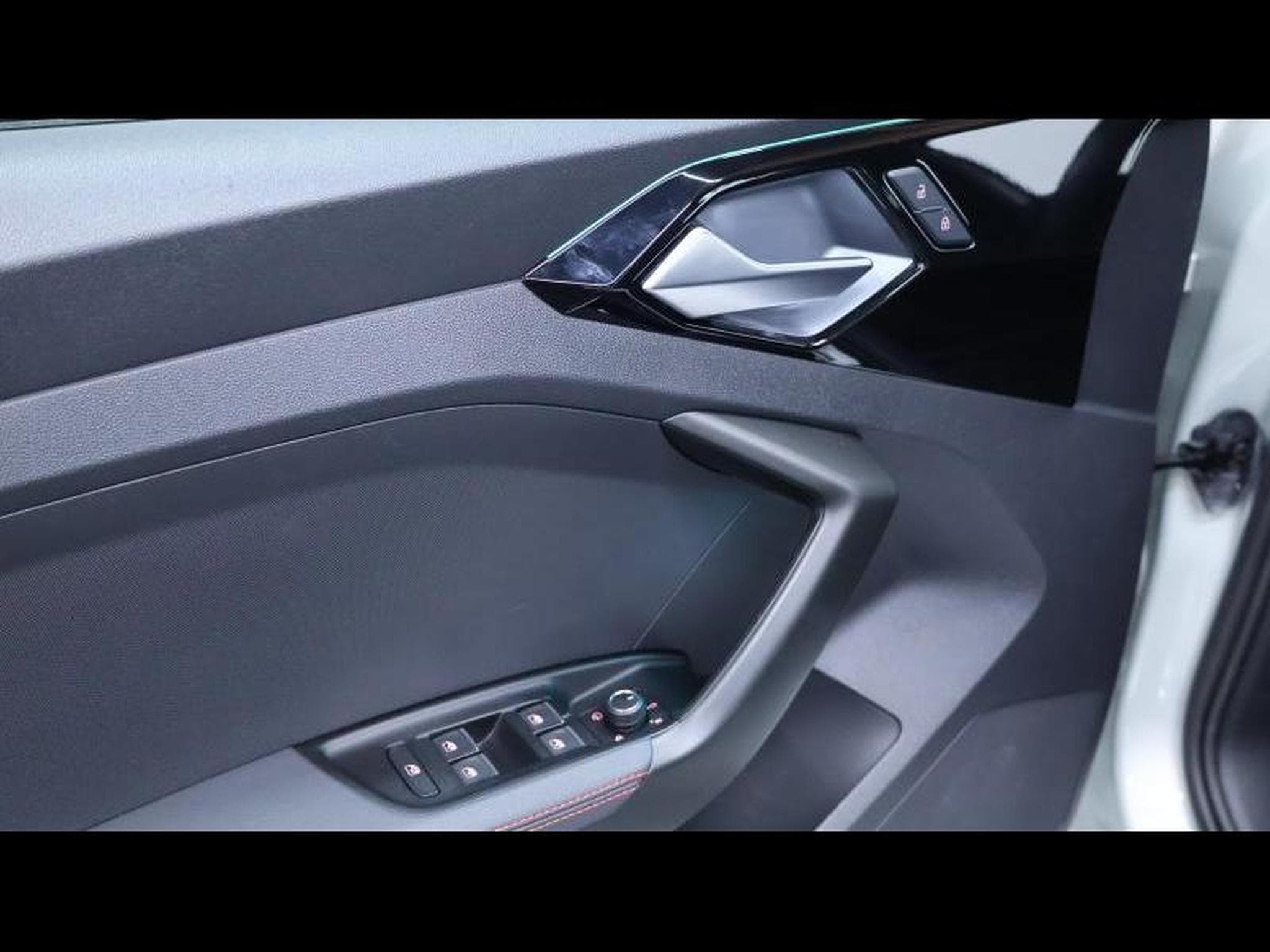 Audi A1 Sportback 30 TFSI S-Line S-tronic (2023) - Photo 32