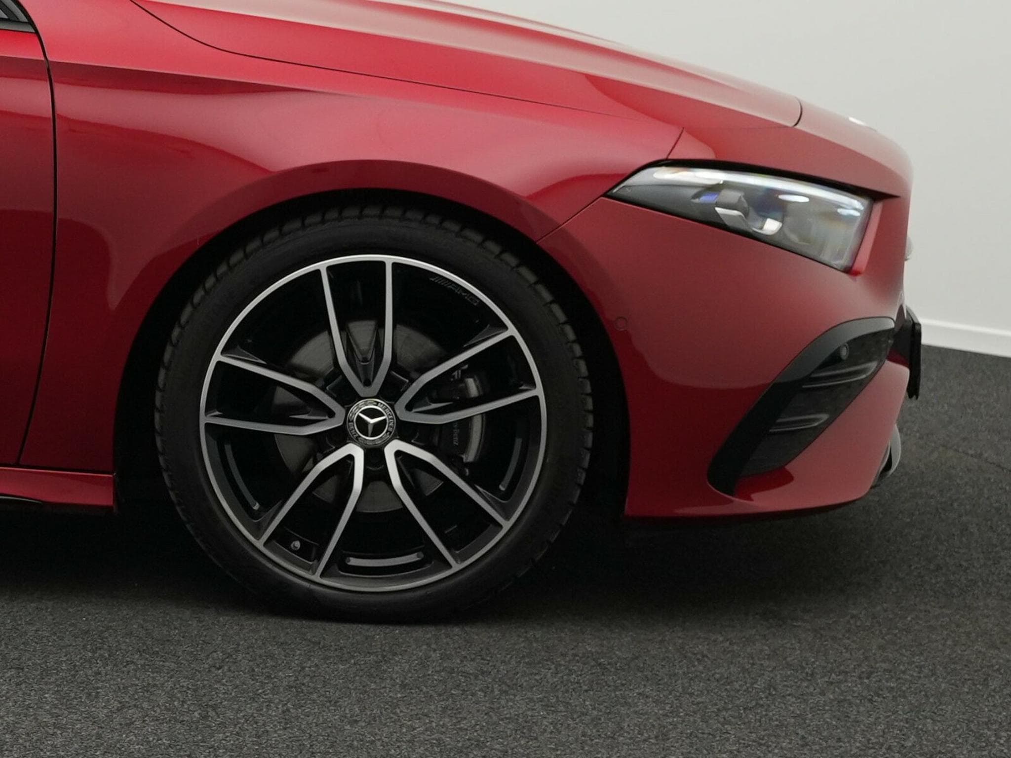 Mercedes A 200 d AMG-Line Multi+Kamera+AHK+19"+Night (2025) - Photo 8